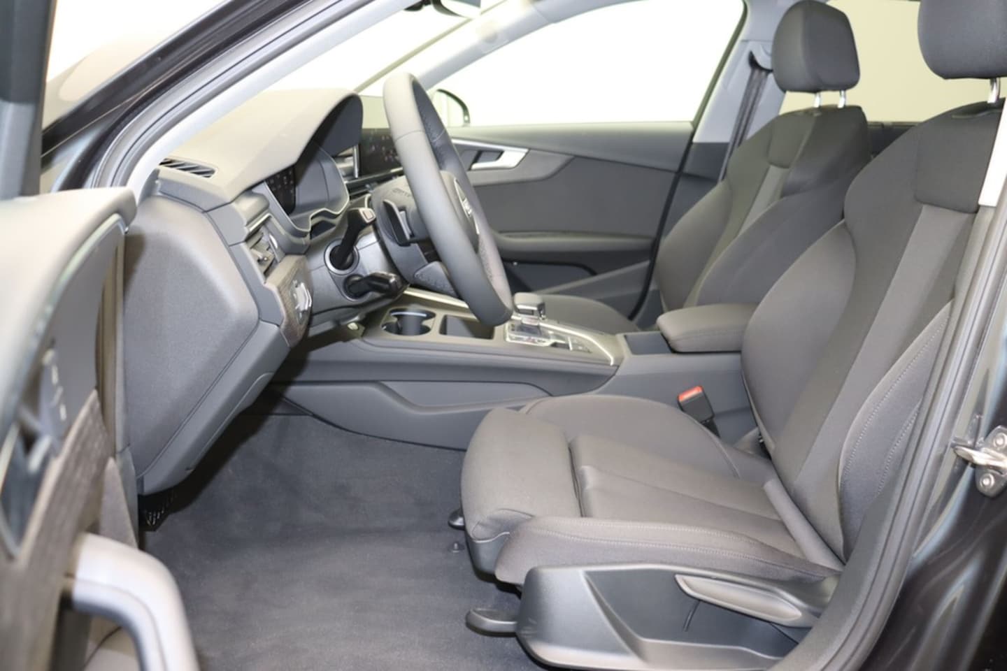 Bild über Audi A4 Avant 35 TFSI S tronic - für weitere Informationen kontaktieren Sie den Audi Partner