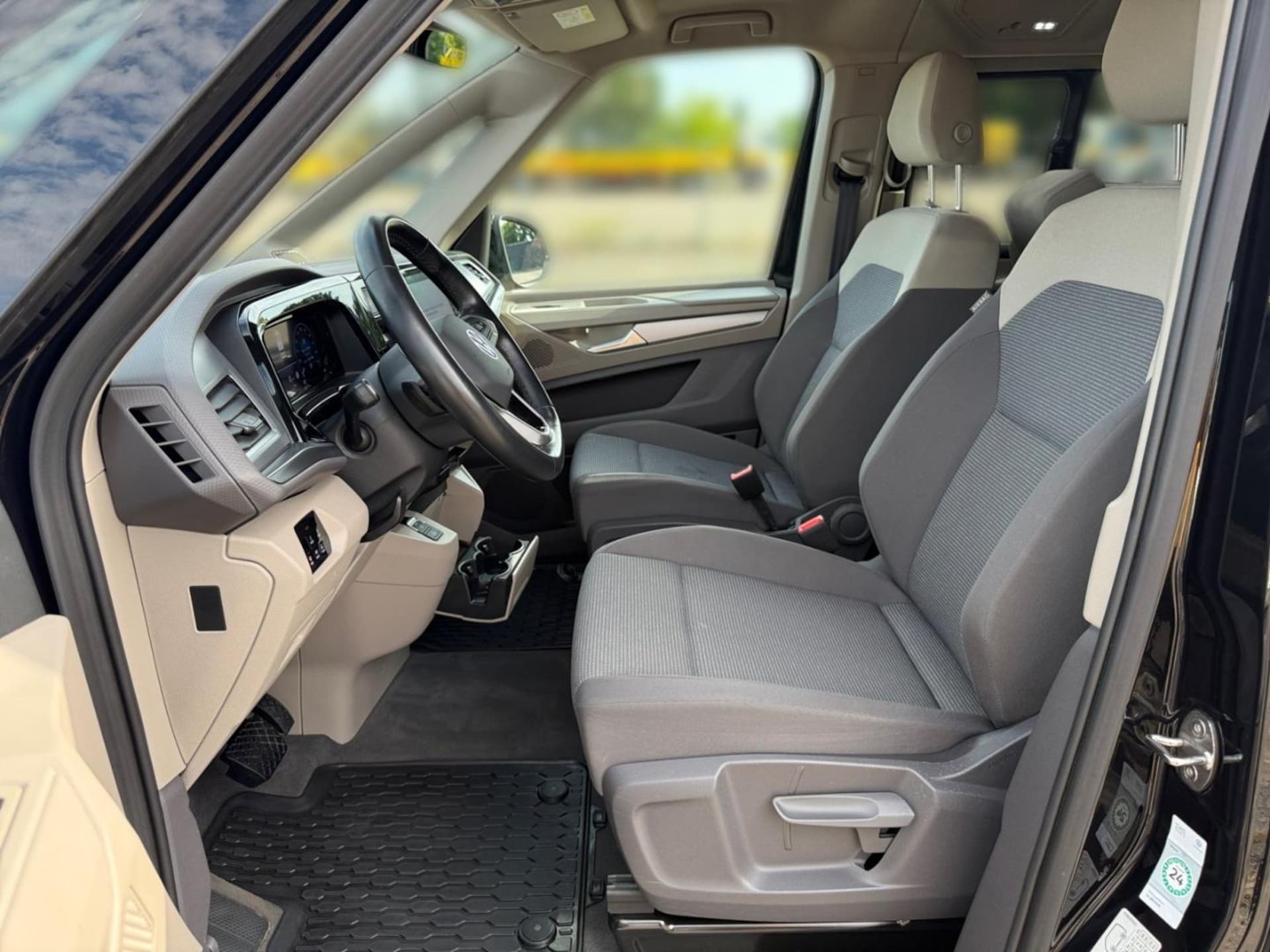 Volkswagen Multivan Langversion Basis-Modell