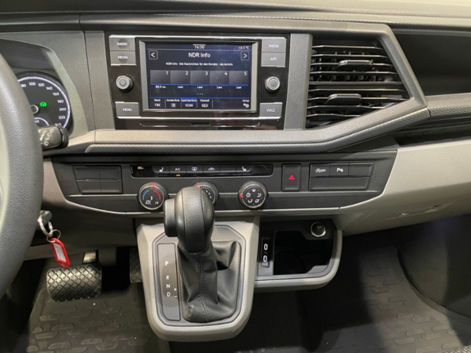 Volkswagen T6.1 Transporter Kombi langer Radstand
