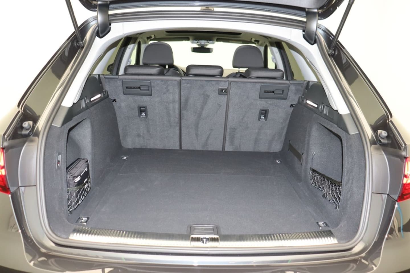 Bild über Audi A4 Avant 35 TFSI S tronic - für weitere Informationen kontaktieren Sie den Audi Partner