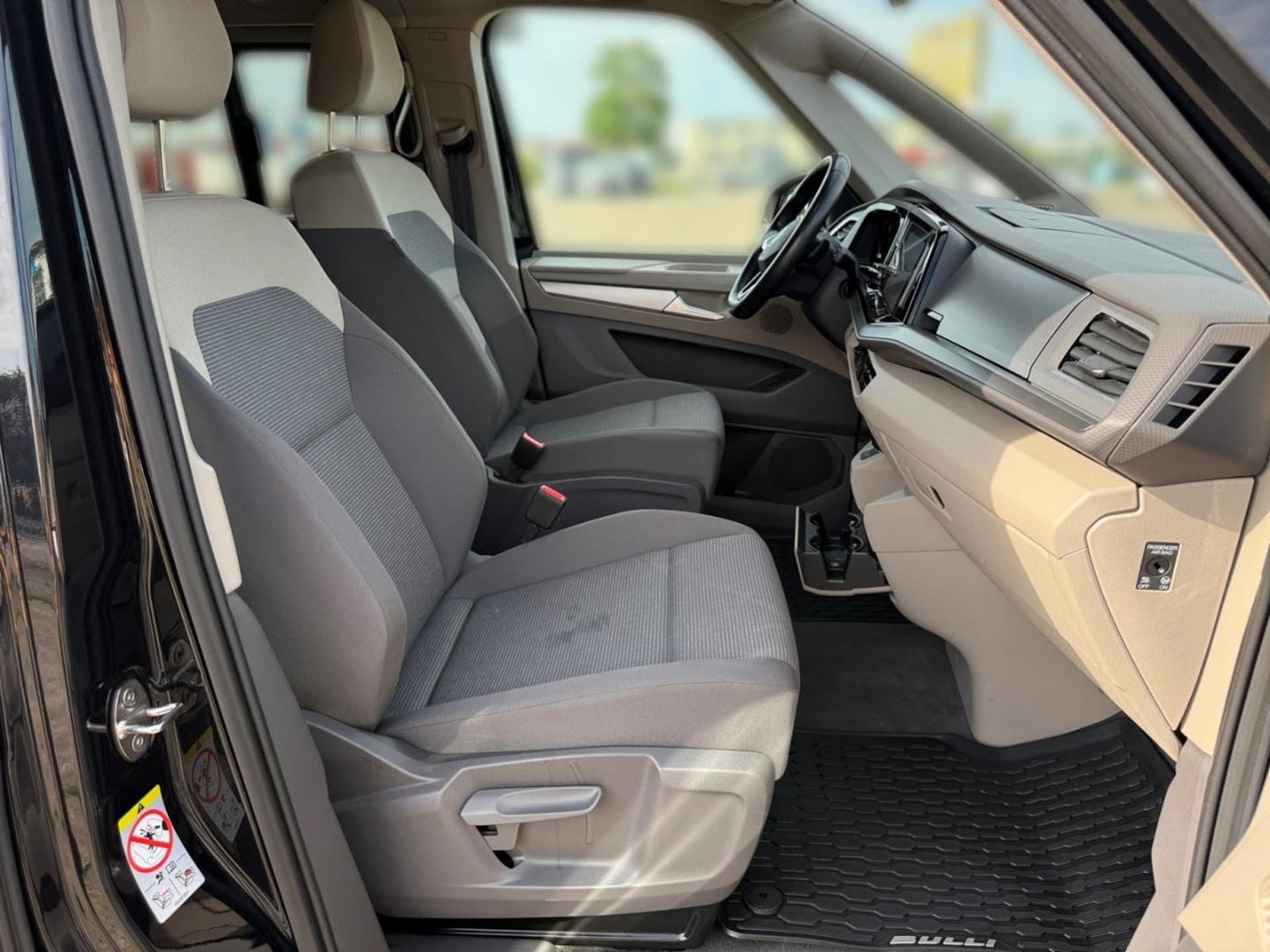 Volkswagen Multivan Langversion Basis-Modell