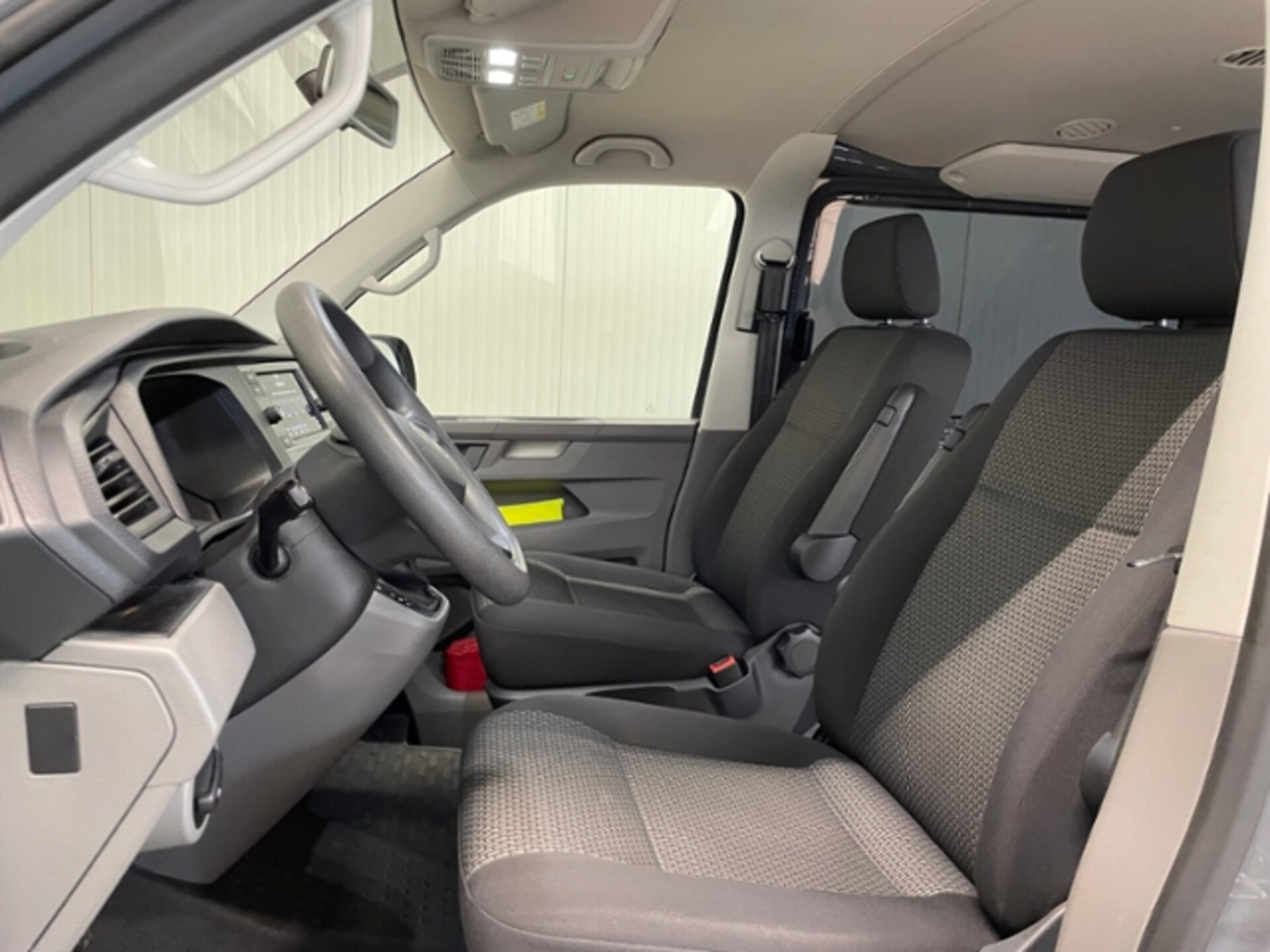 Volkswagen T6.1 Transporter Kombi langer Radstand