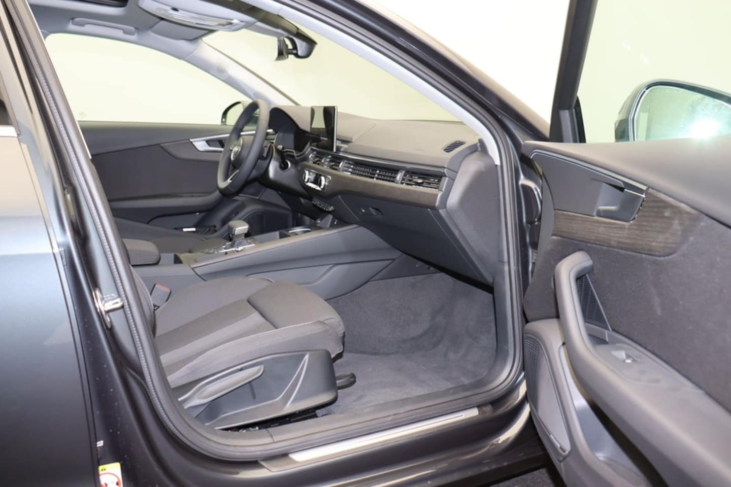Bild über Audi A4 Avant 35 TFSI S tronic - für weitere Informationen kontaktieren Sie den Audi Partner