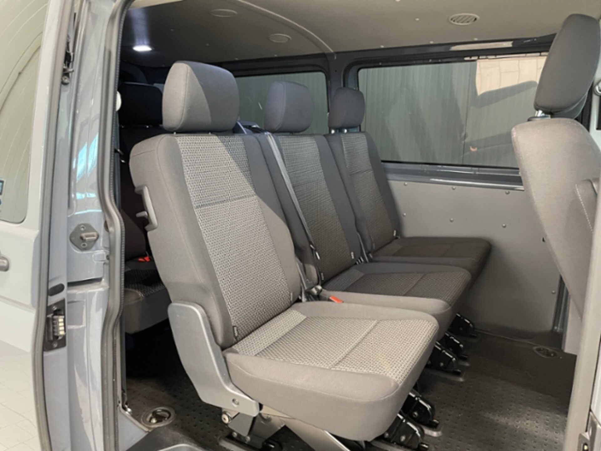 Volkswagen T6.1 Transporter Kombi langer Radstand