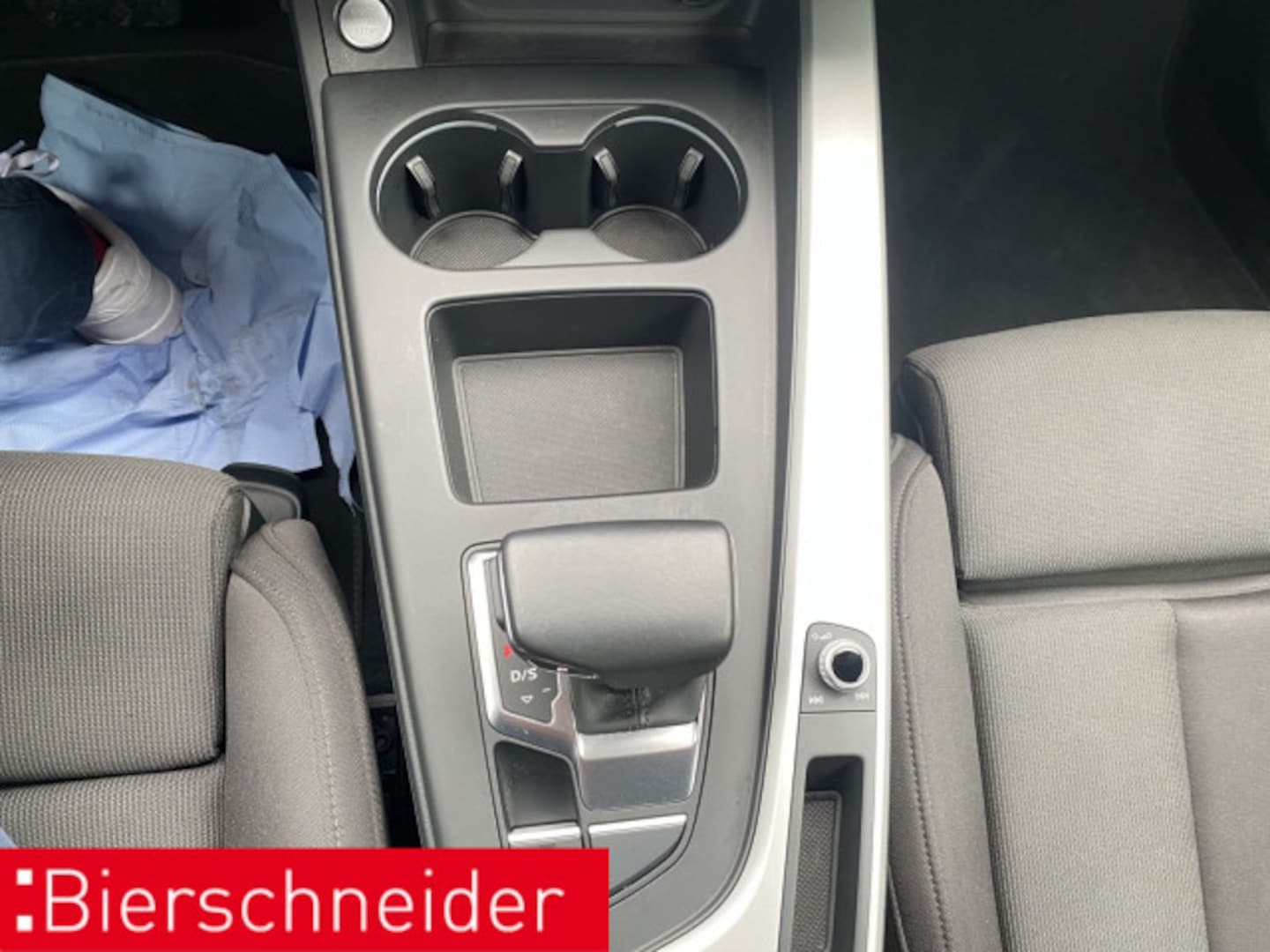 Bild über Audi A4 Limousine S line 35 TFSI S tronic - für weitere Informationen kontaktieren Sie den Audi Partner