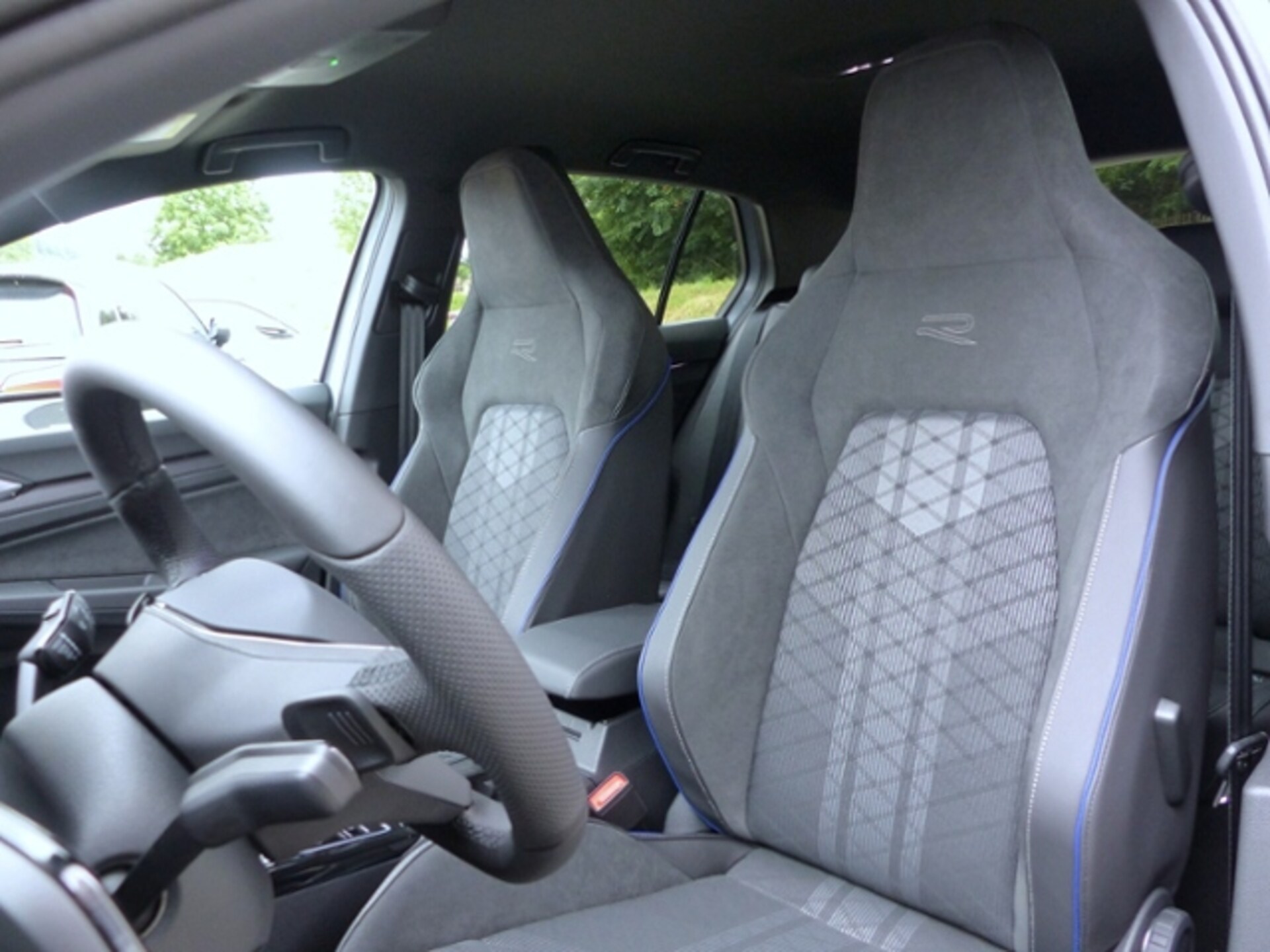 Volkswagen Golf R-Line