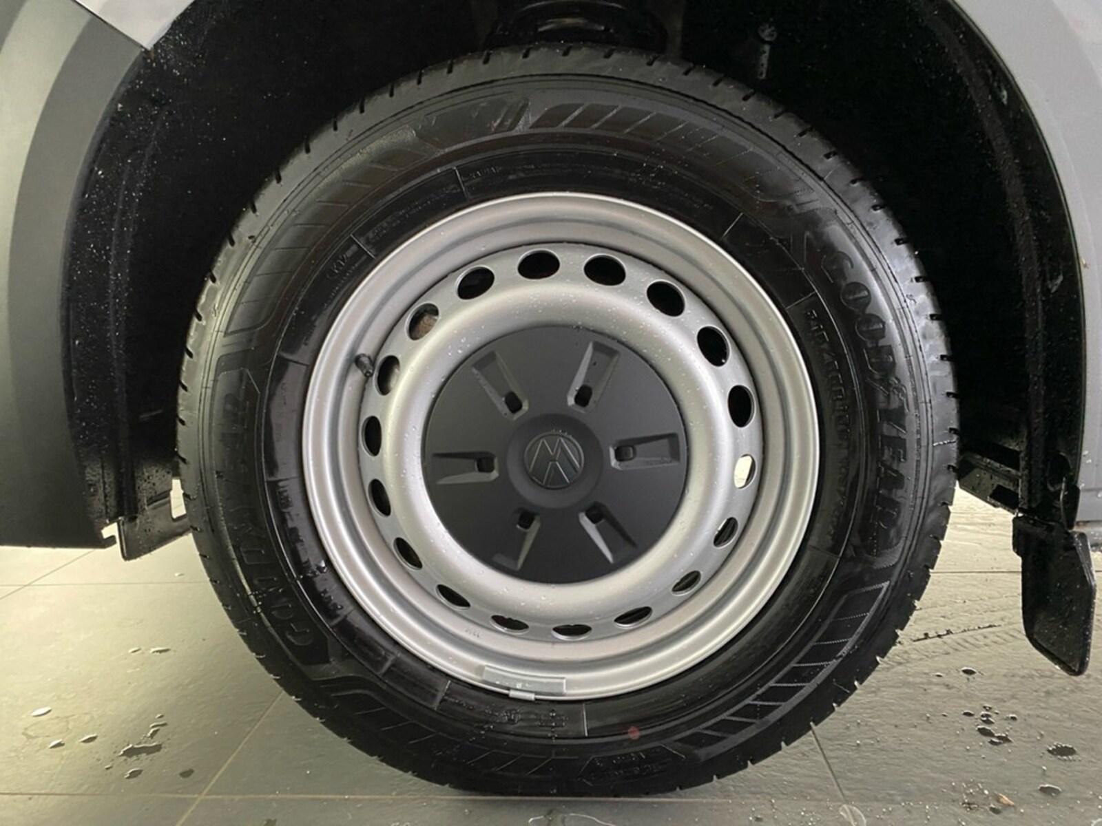 Volkswagen Transporter Kombi kurzer Radstand – Bild 2