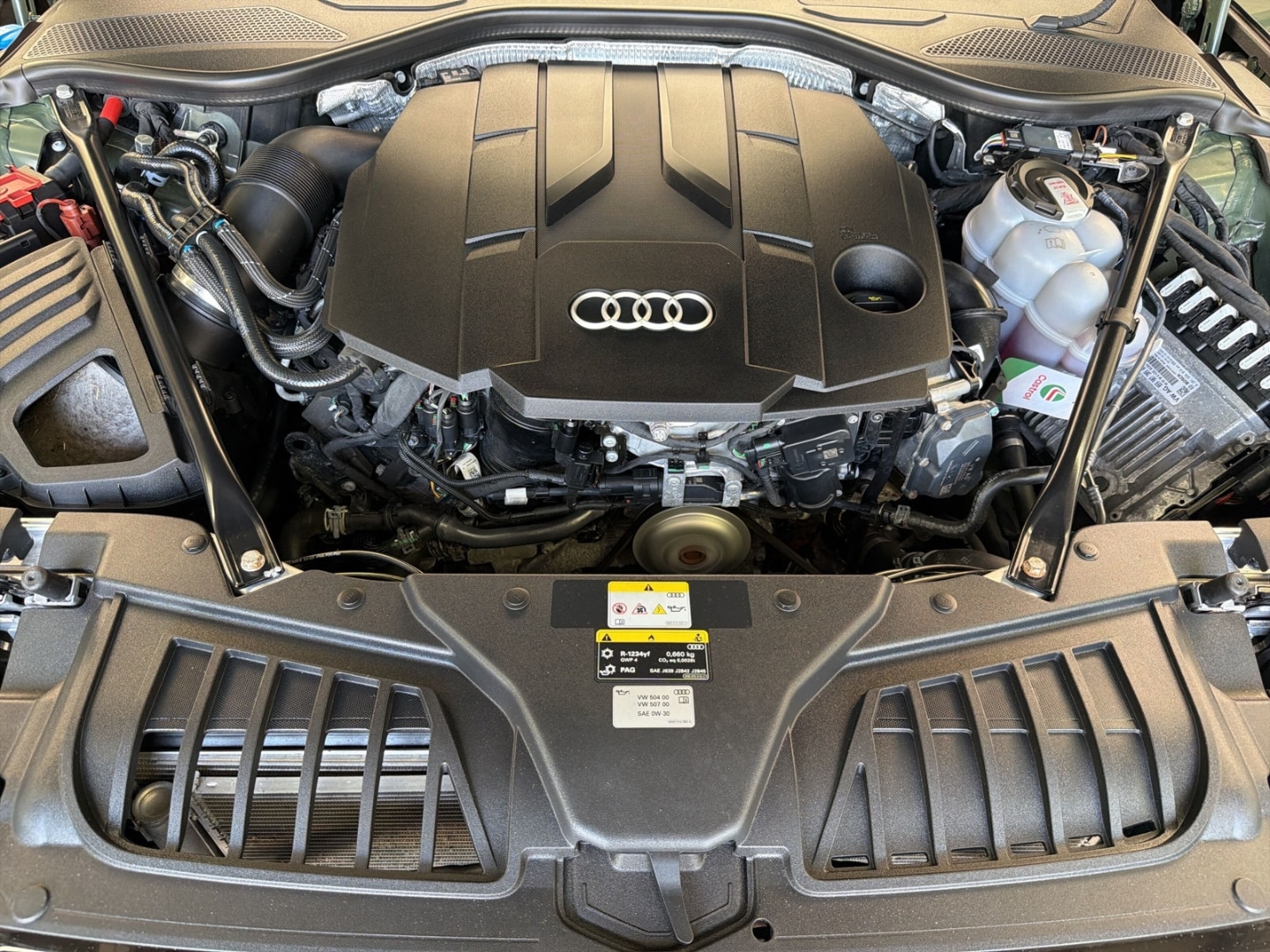 Bild über Audi A8 50 TDI quattro tiptronic - für weitere Informationen kontaktieren Sie den Audi Partner
