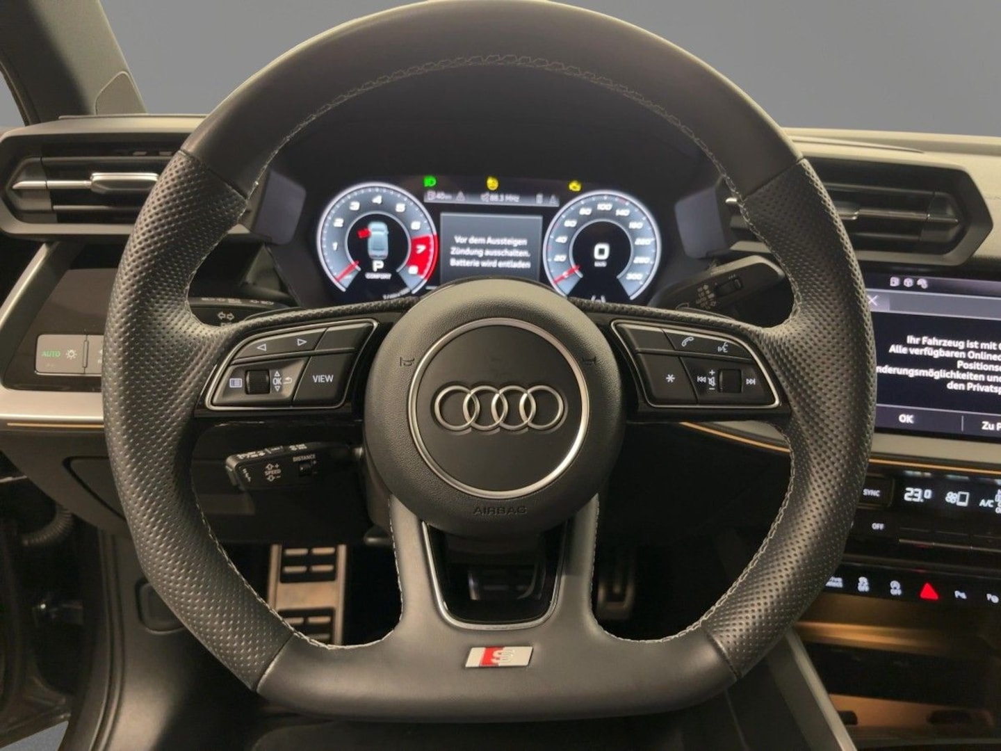 Bild über Audi S3 Limousine TFSI quattro S tronic - für weitere Informationen kontaktieren Sie den Audi Partner