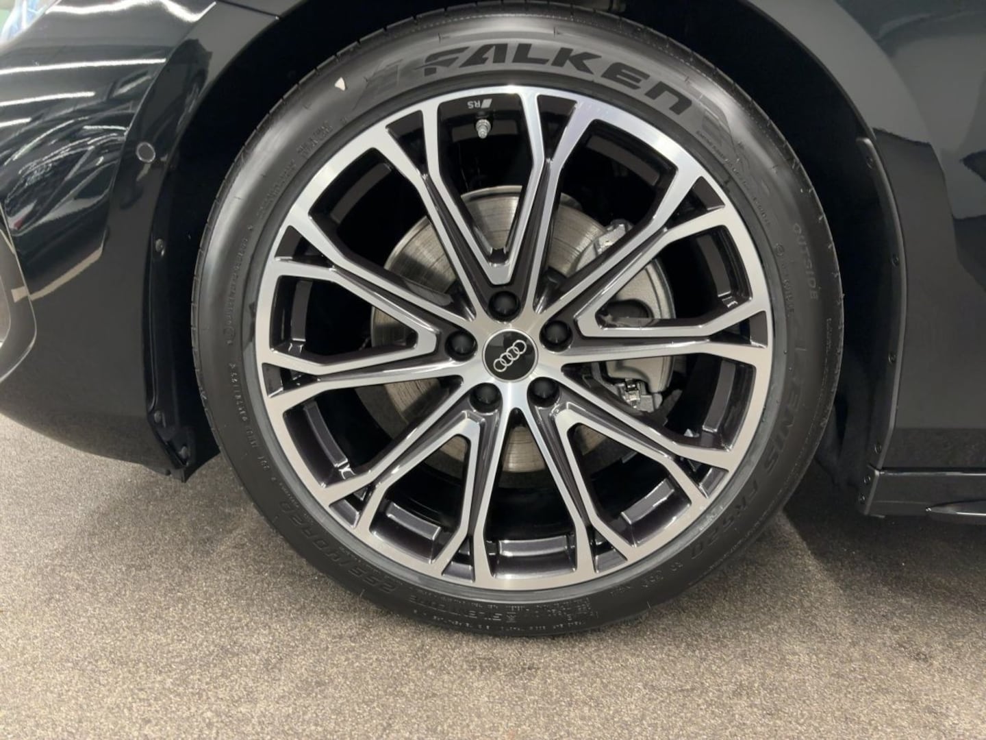 Bild über Audi A6 Avant TDI 150 kW S tronic - für weitere Informationen kontaktieren Sie den Audi Partner