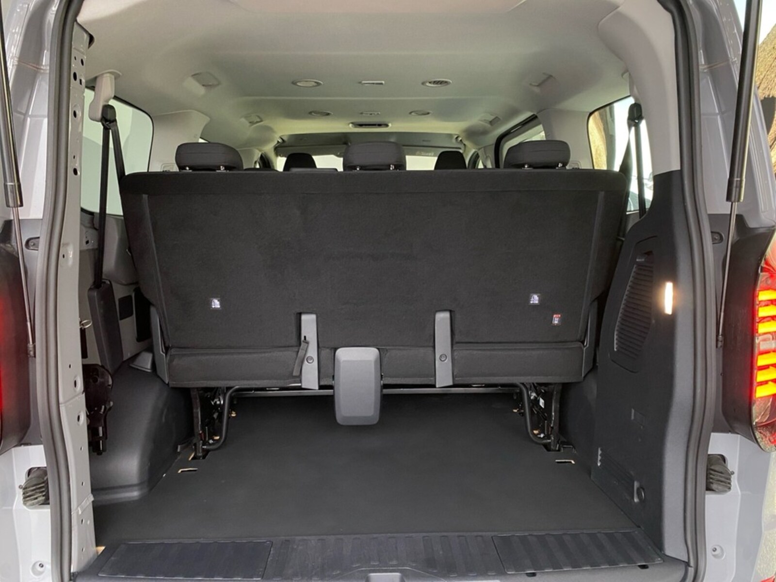 Volkswagen Transporter Kombi kurzer Radstand – Bild 13