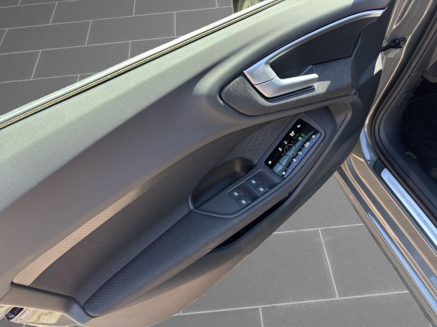 Bild über Audi A5 Avant e-hybrid e-hybrid quattro 220 kW S tronic - für weitere Informationen kontaktieren Sie den Audi Partner