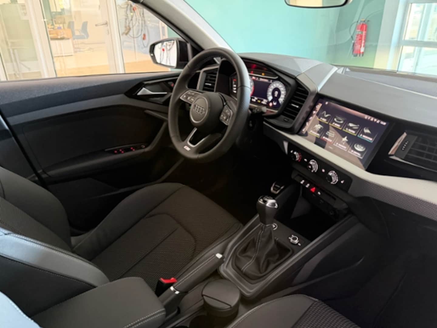 Bild über Audi A1 Sportback S line 25 TFSI Schaltgetriebe - für weitere Informationen kontaktieren Sie den Audi Partner