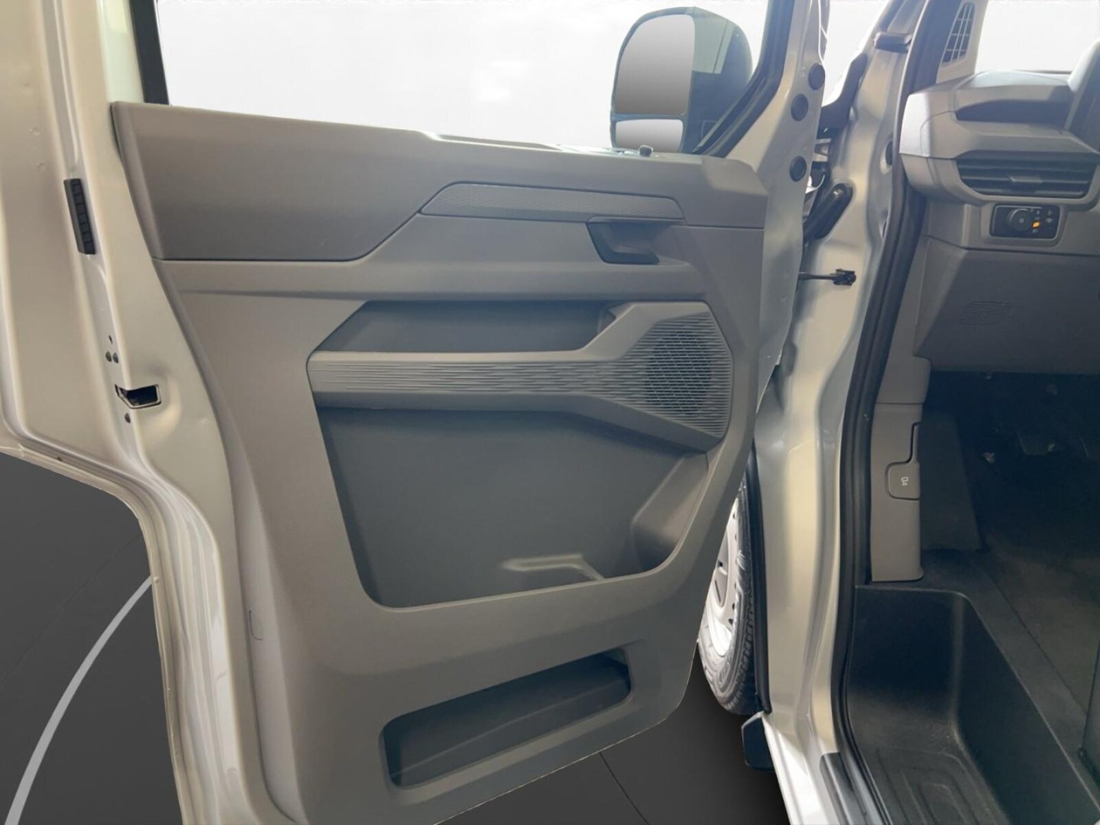 Volkswagen Transporter Kombi langer Radstand – Bild 10