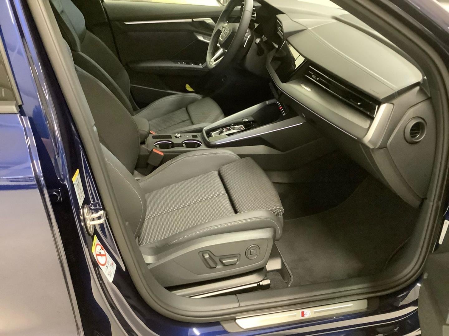 Bild über Audi A3 allstreet 35 TFSI S tronic - für weitere Informationen kontaktieren Sie den Audi Partner
