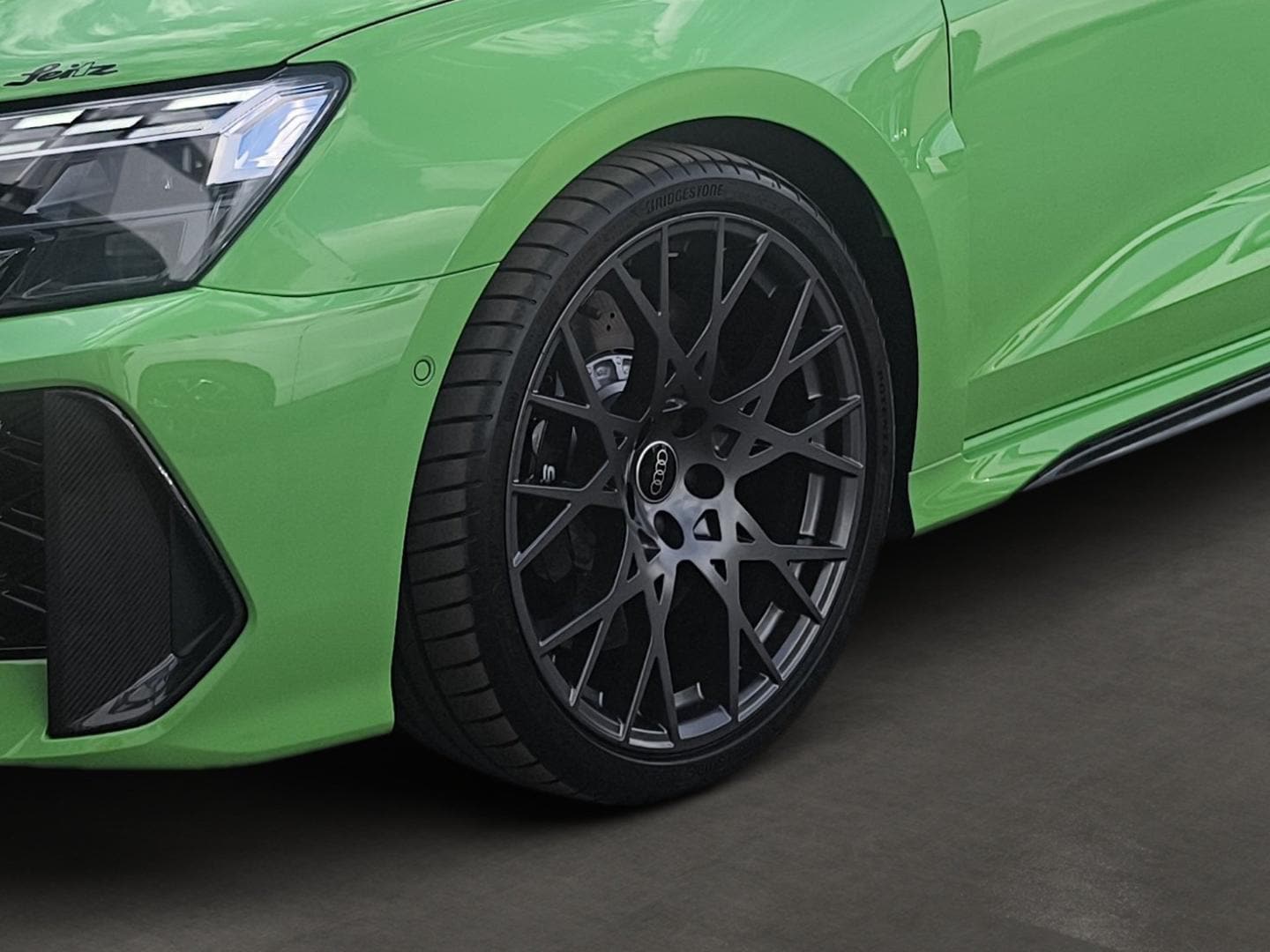 Bild über Audi RS 3 Limousine TFSI quattro S tronic - für weitere Informationen kontaktieren Sie den Audi Partner