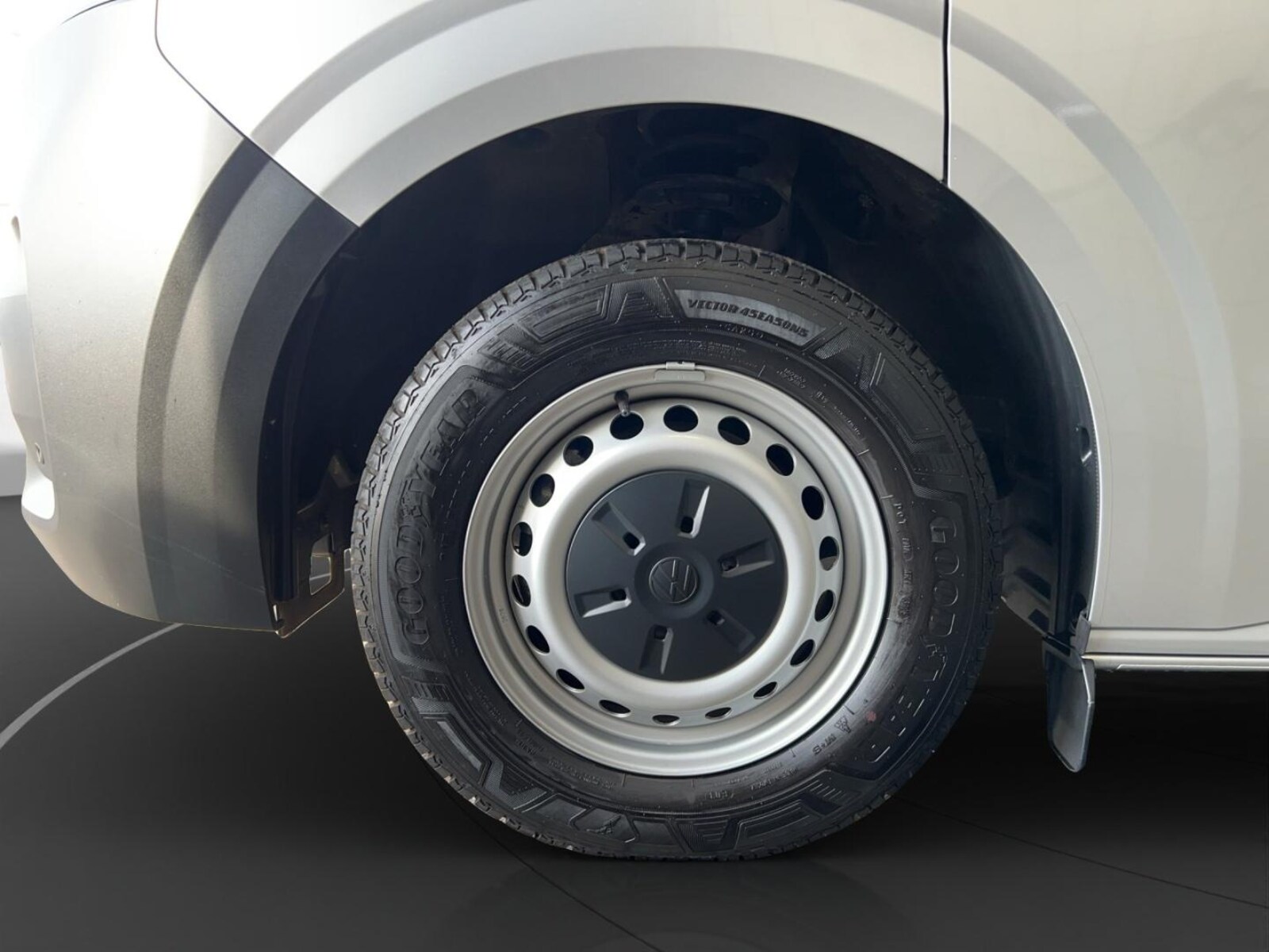 Volkswagen Transporter Kombi langer Radstand – Bild 16