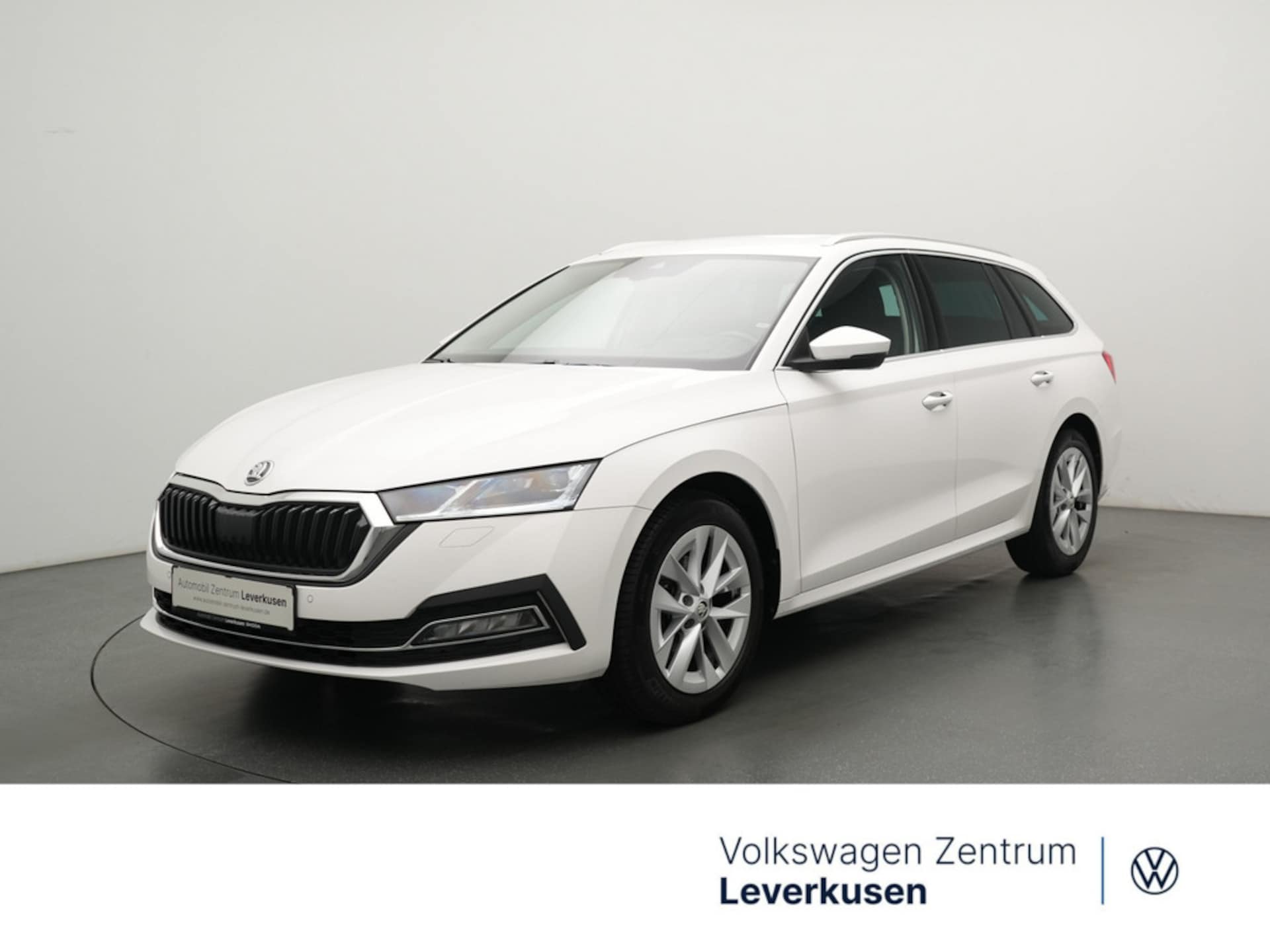 Skoda Octavia Combi — Skoda Octavia Combi Octavia DSG VIRT CARPLAY NAVI LED KLIMA PDC