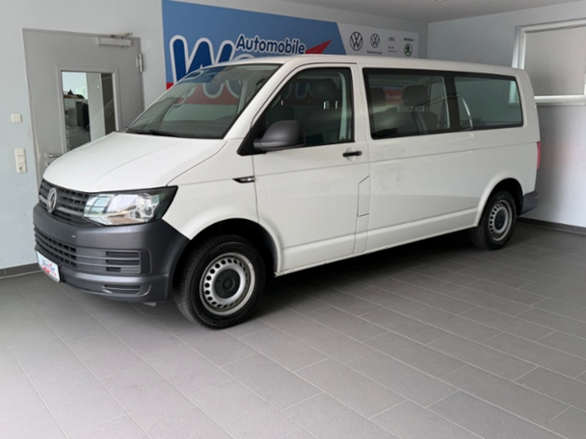 Volkswagen T6 Transporter Kombi langer Radstand