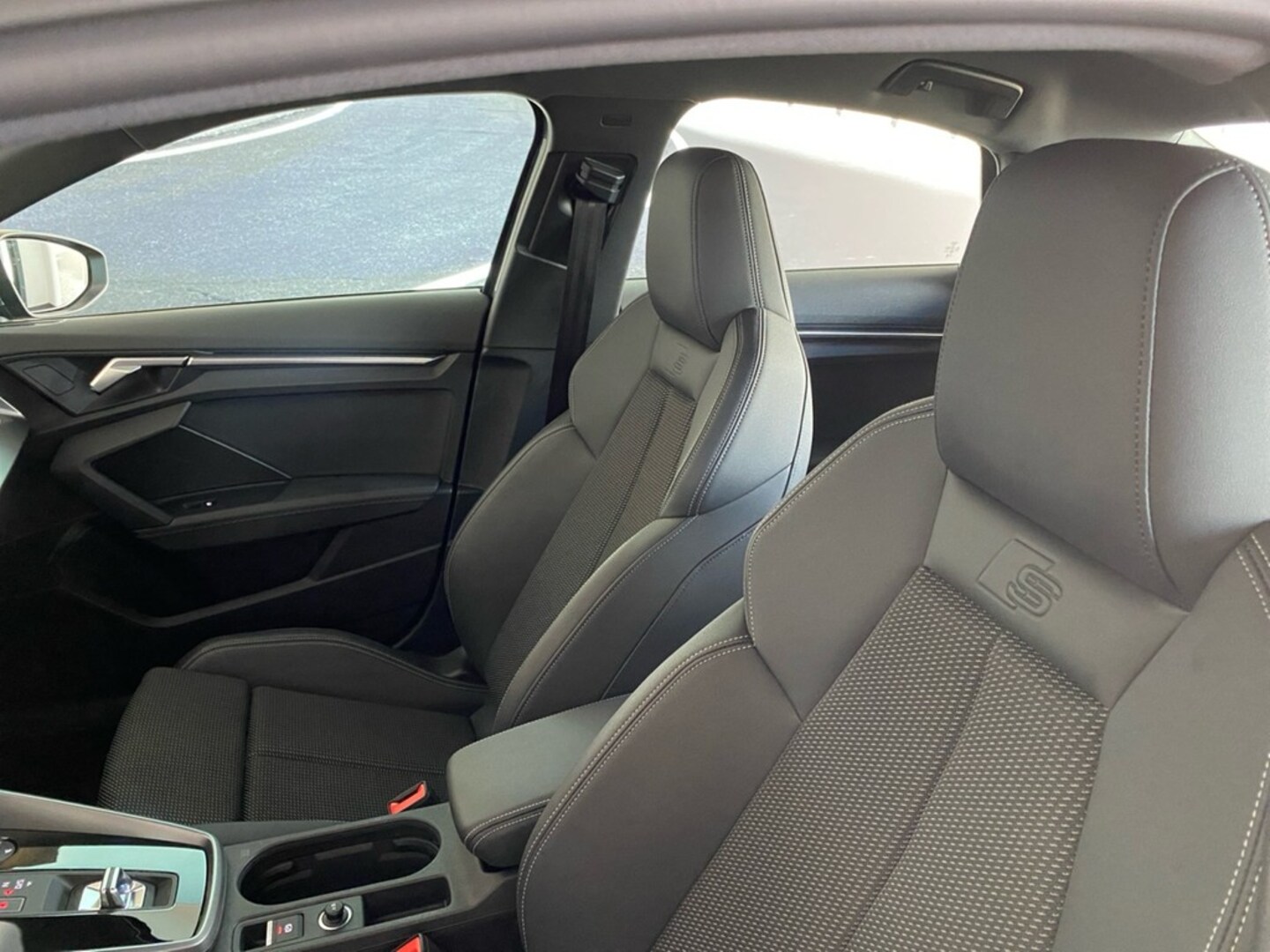 Bild über Audi S3 Limousine TFSI quattro S tronic - für weitere Informationen kontaktieren Sie den Audi Partner