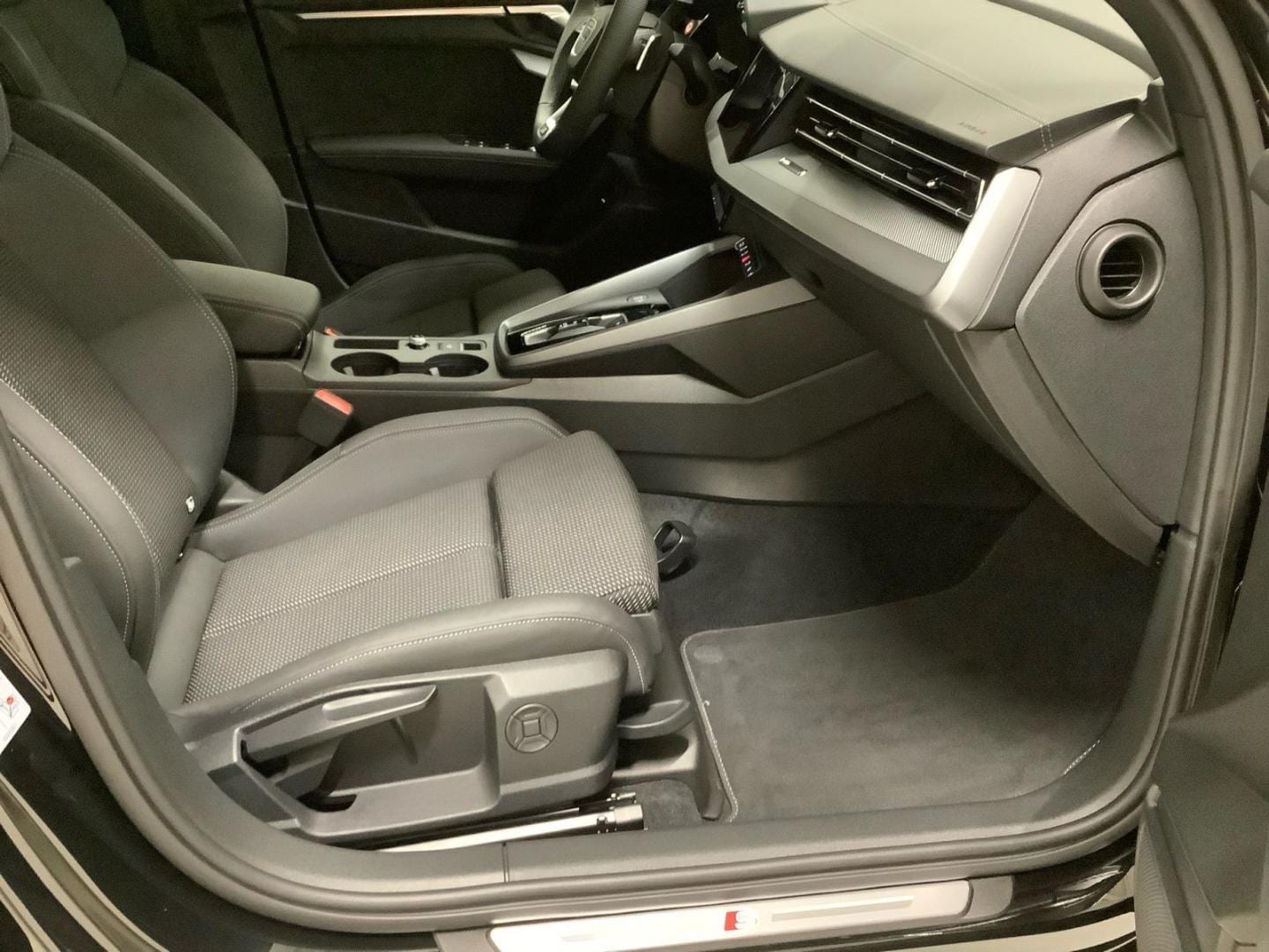 Bild über Audi A3 Sportback TFSI 110 kW S tronic - für weitere Informationen kontaktieren Sie den Audi Partner