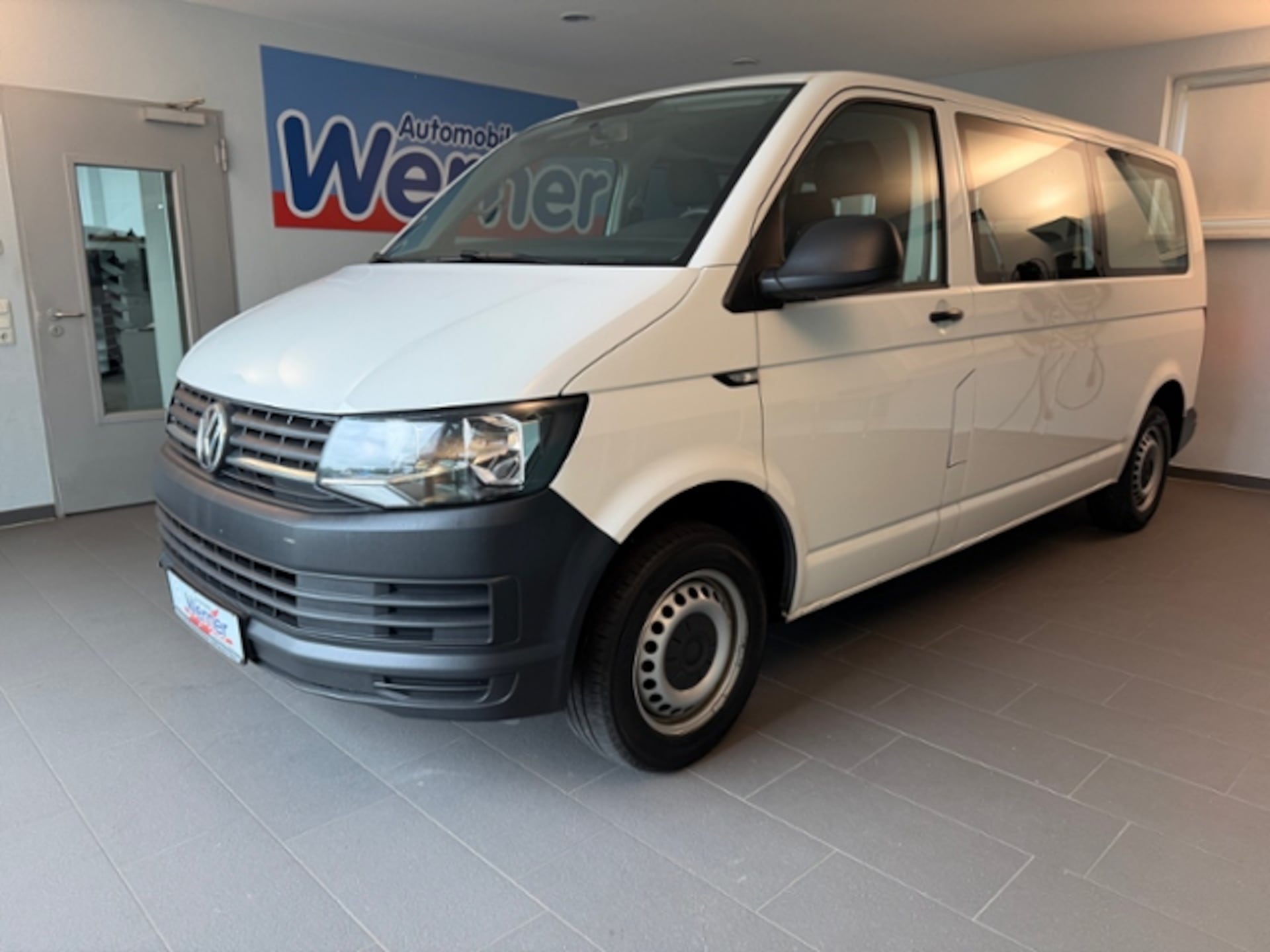 Volkswagen T6 Transporter Kombi langer Radstand