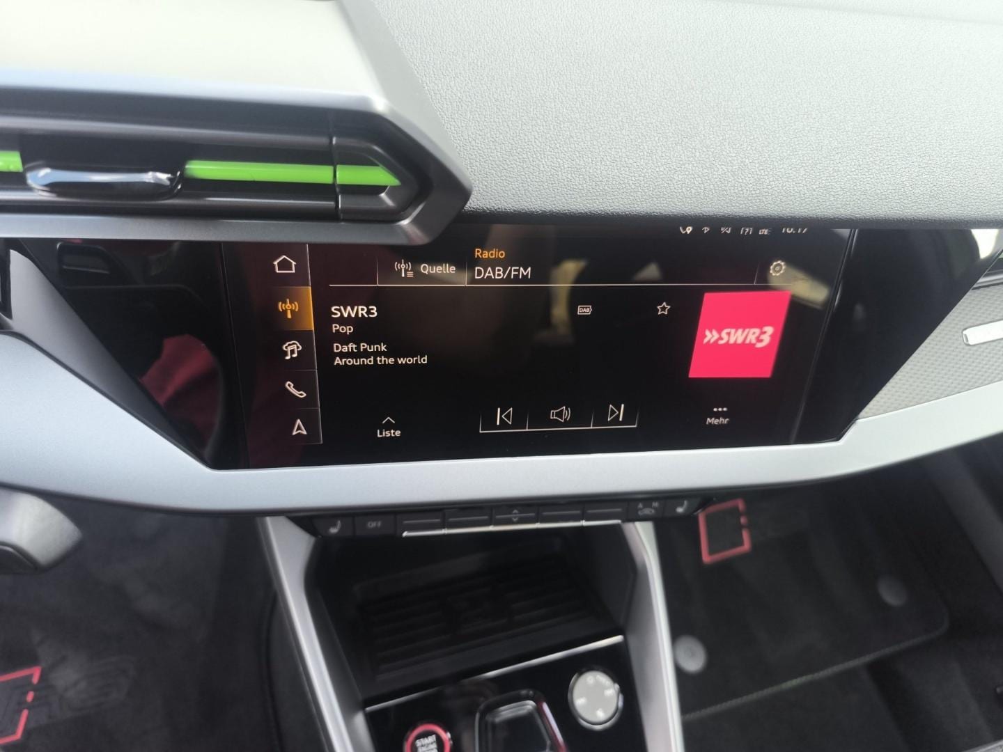 Bild über Audi RS 3 Limousine TFSI quattro S tronic - für weitere Informationen kontaktieren Sie den Audi Partner