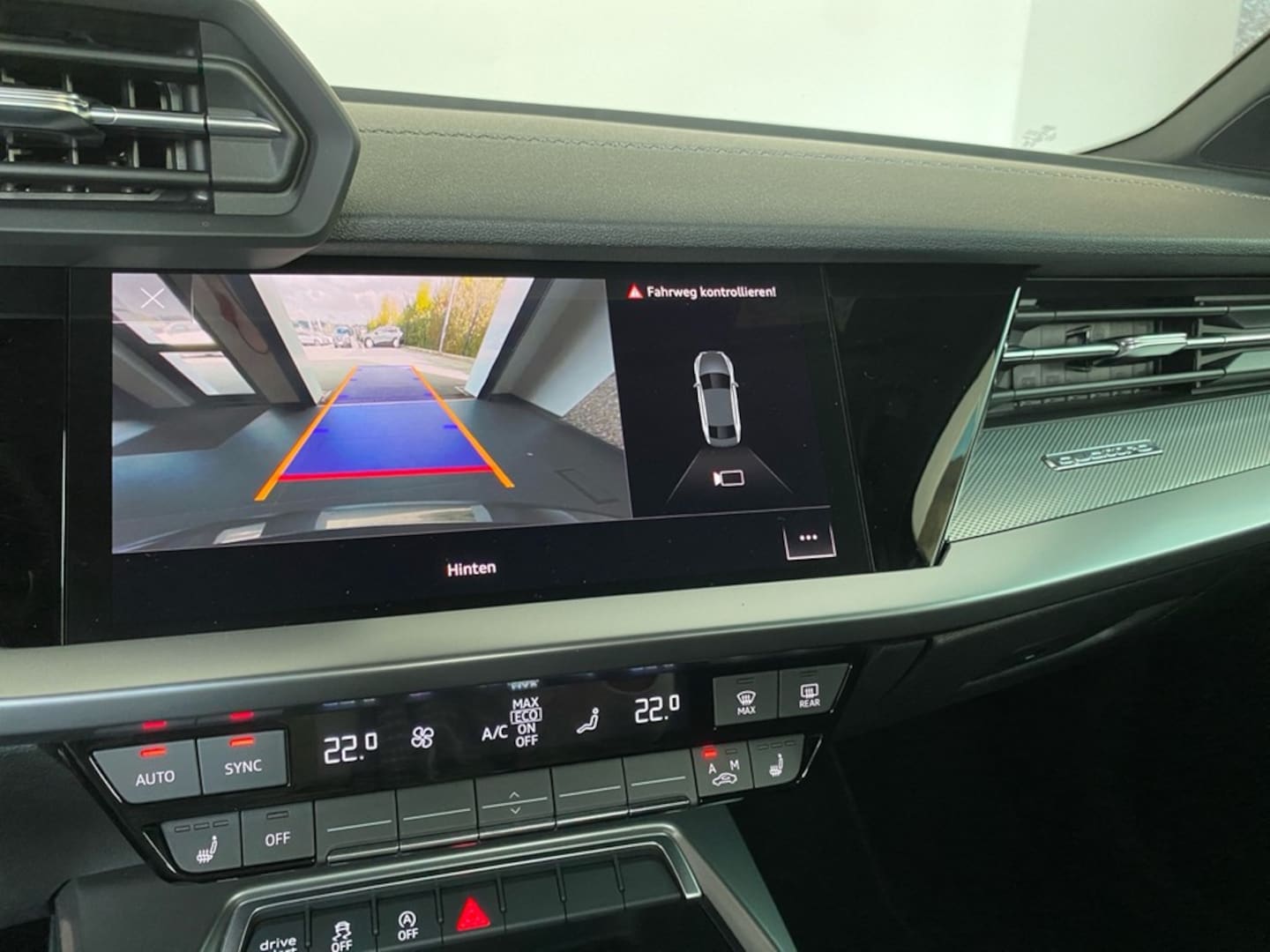 Bild über Audi S3 Limousine TFSI quattro S tronic - für weitere Informationen kontaktieren Sie den Audi Partner