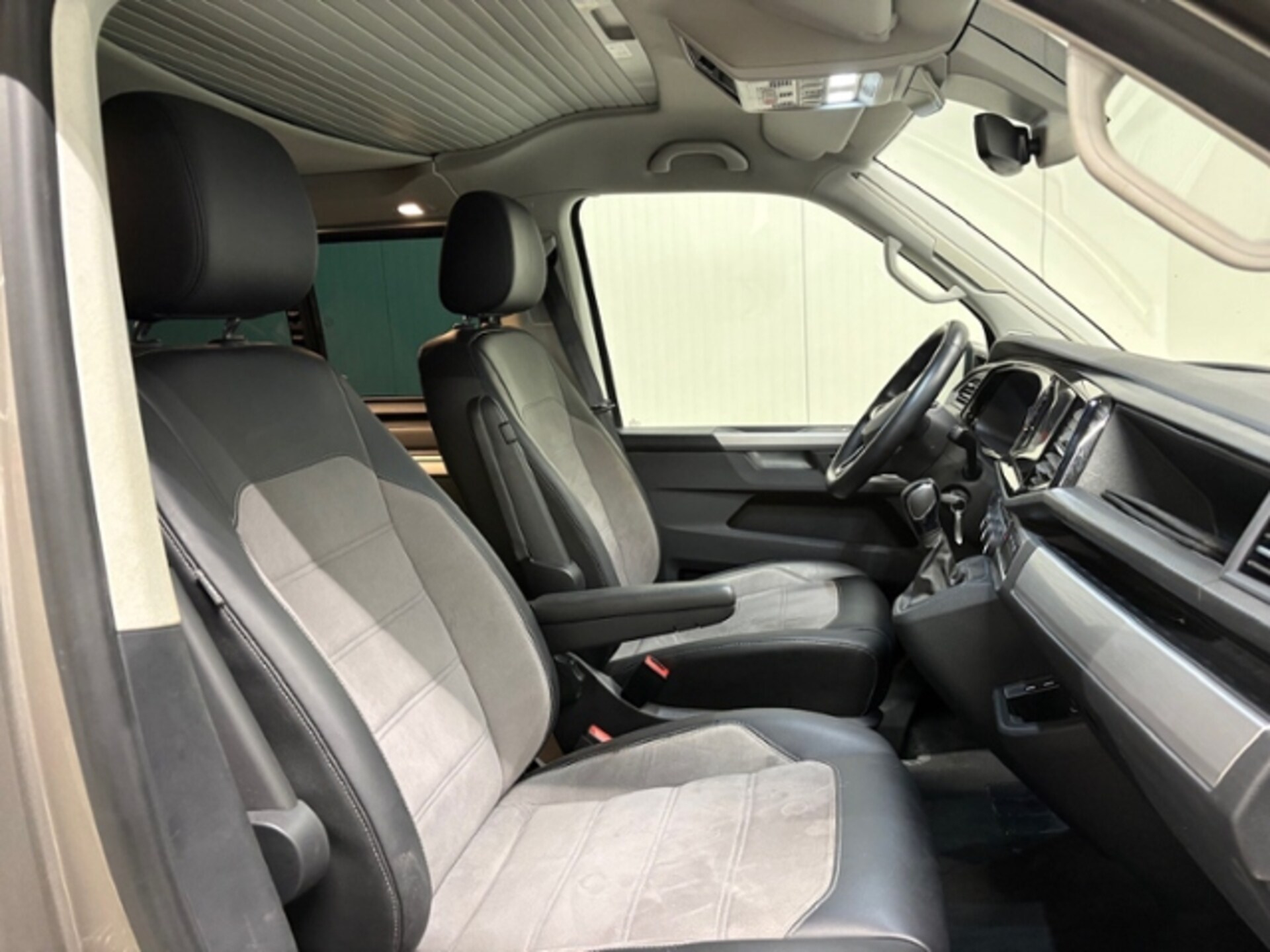 Volkswagen T6.1 California Beach