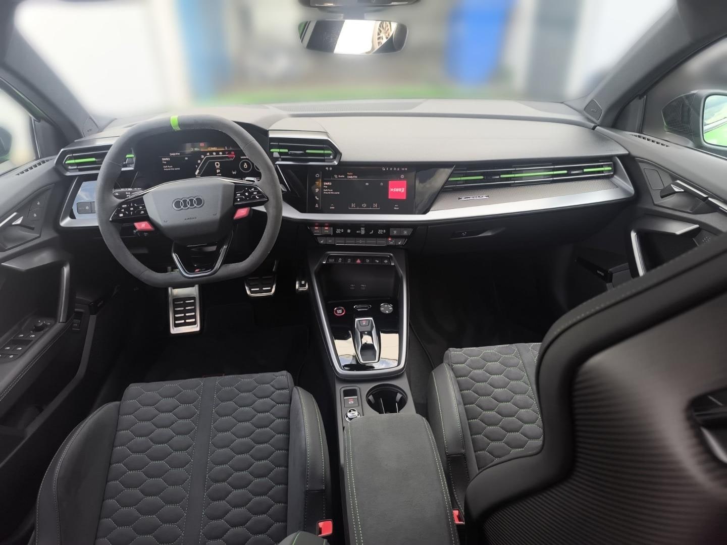 Bild über Audi RS 3 Limousine TFSI quattro S tronic - für weitere Informationen kontaktieren Sie den Audi Partner