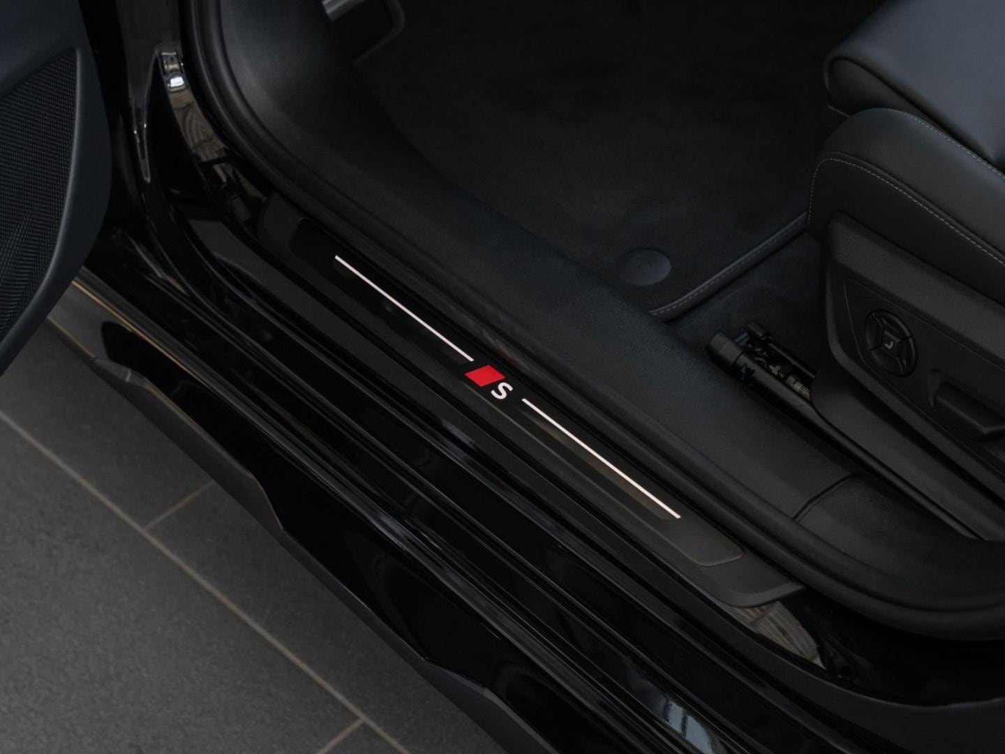Bild über Audi A6 allroad TDI quattro 220 kW S tronic - für weitere Informationen kontaktieren Sie den Audi Partner