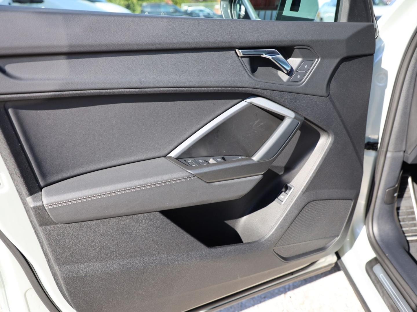 Bild über Audi Q3 S line 40 TFSI quattro S tronic - für weitere Informationen kontaktieren Sie den Audi Partner