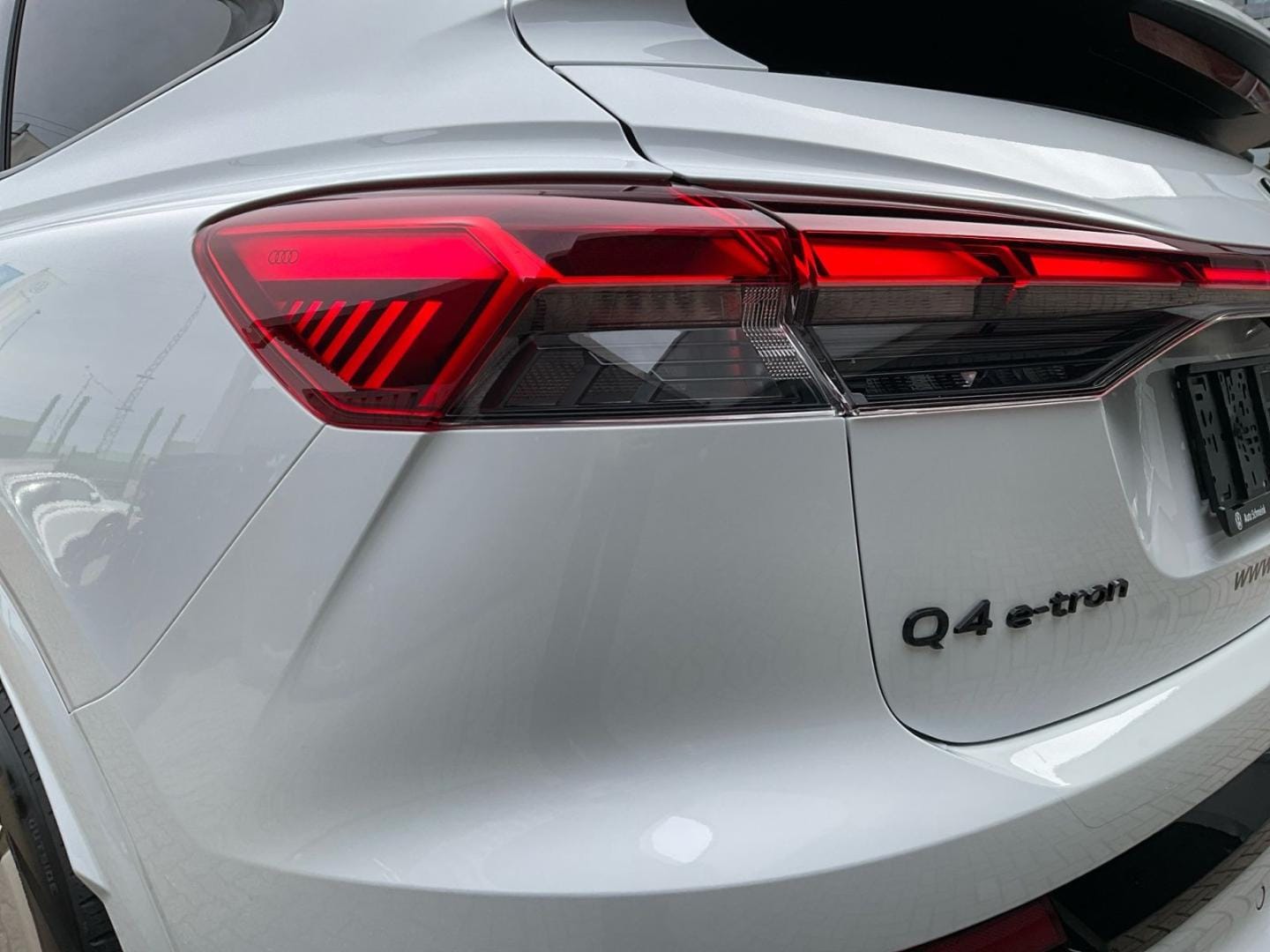 Bild über Audi Q4 Sportback e-tron e-tron performance 210 kW - für weitere Informationen kontaktieren Sie den Audi Partner