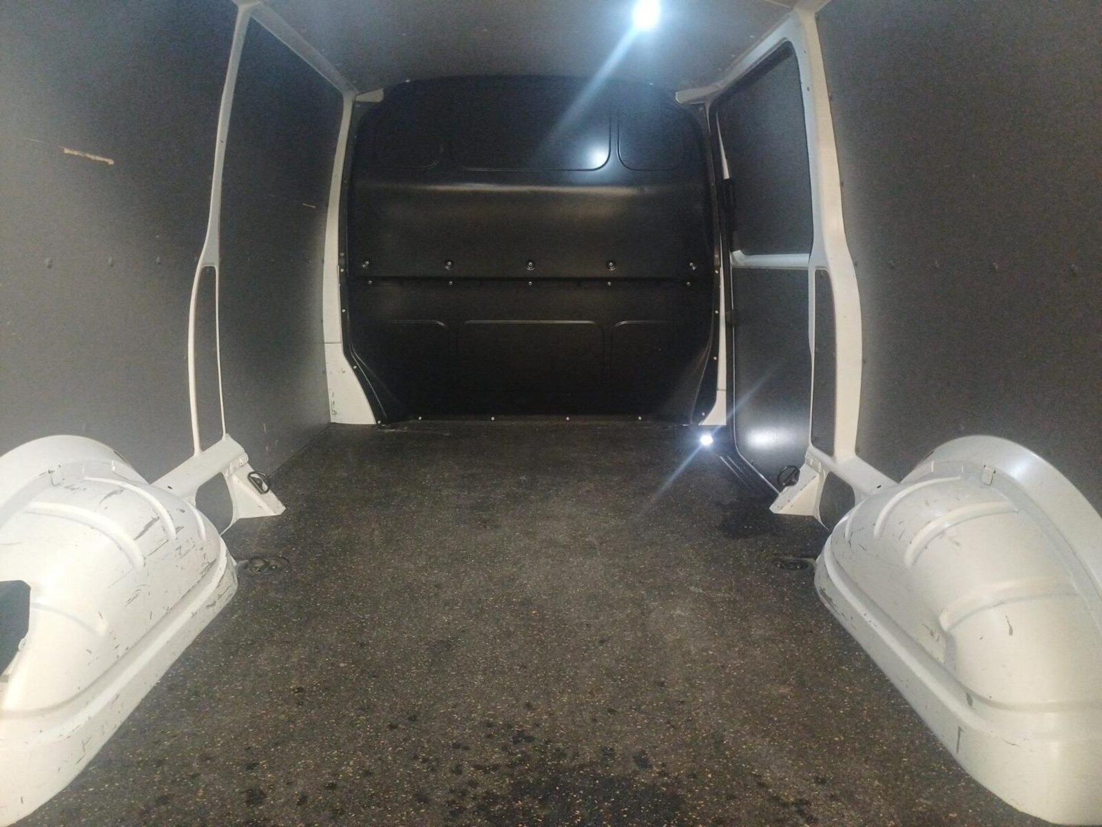 Volkswagen T6.1 Transporter Kasten langer Radstand – Bild 13