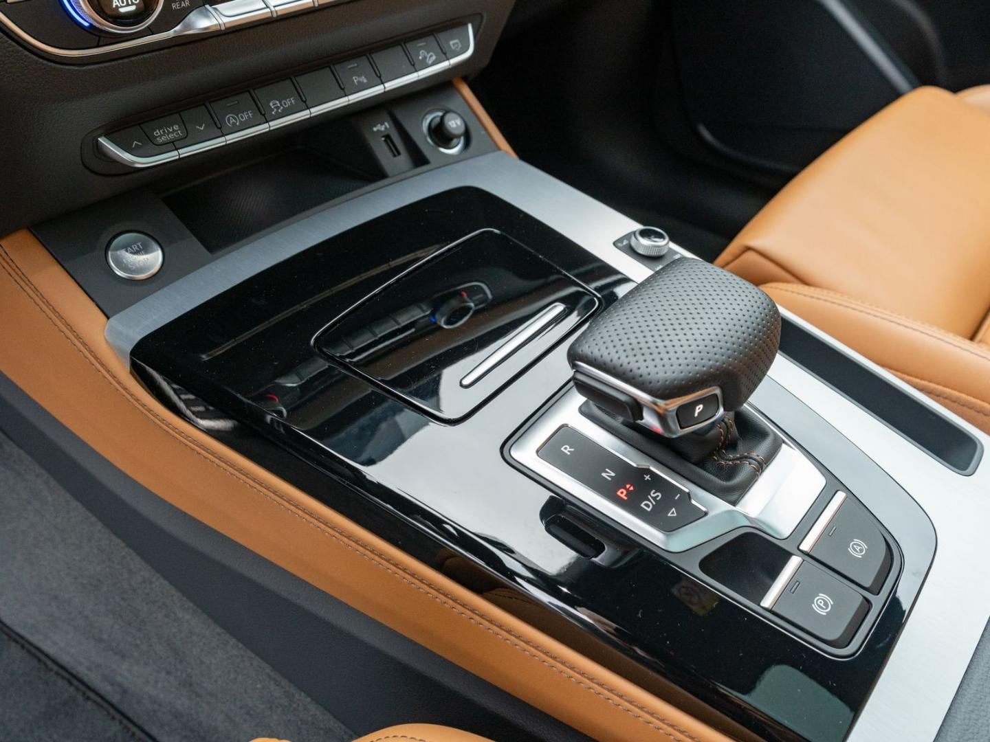 Bild über Audi Q5 40 TDI quattro S tronic - für weitere Informationen kontaktieren Sie den Audi Partner