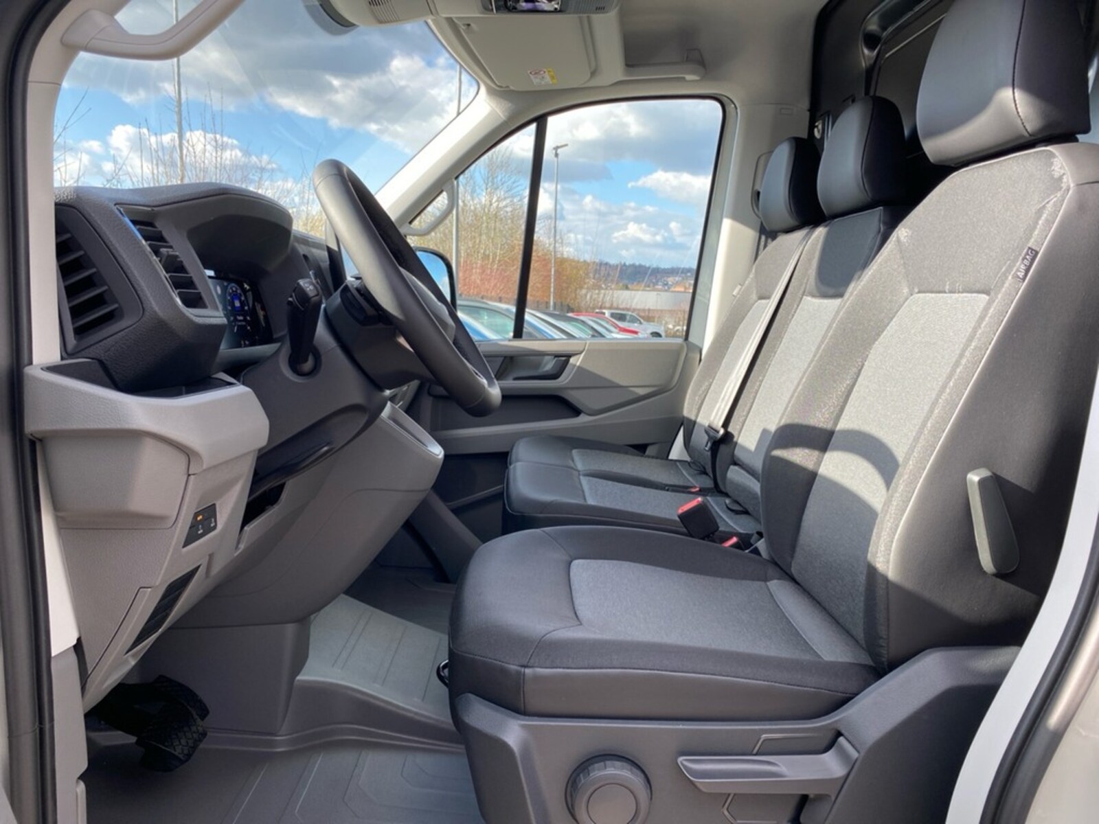 Volkswagen Crafter Kasten mittlerer Radstand – Bild 4