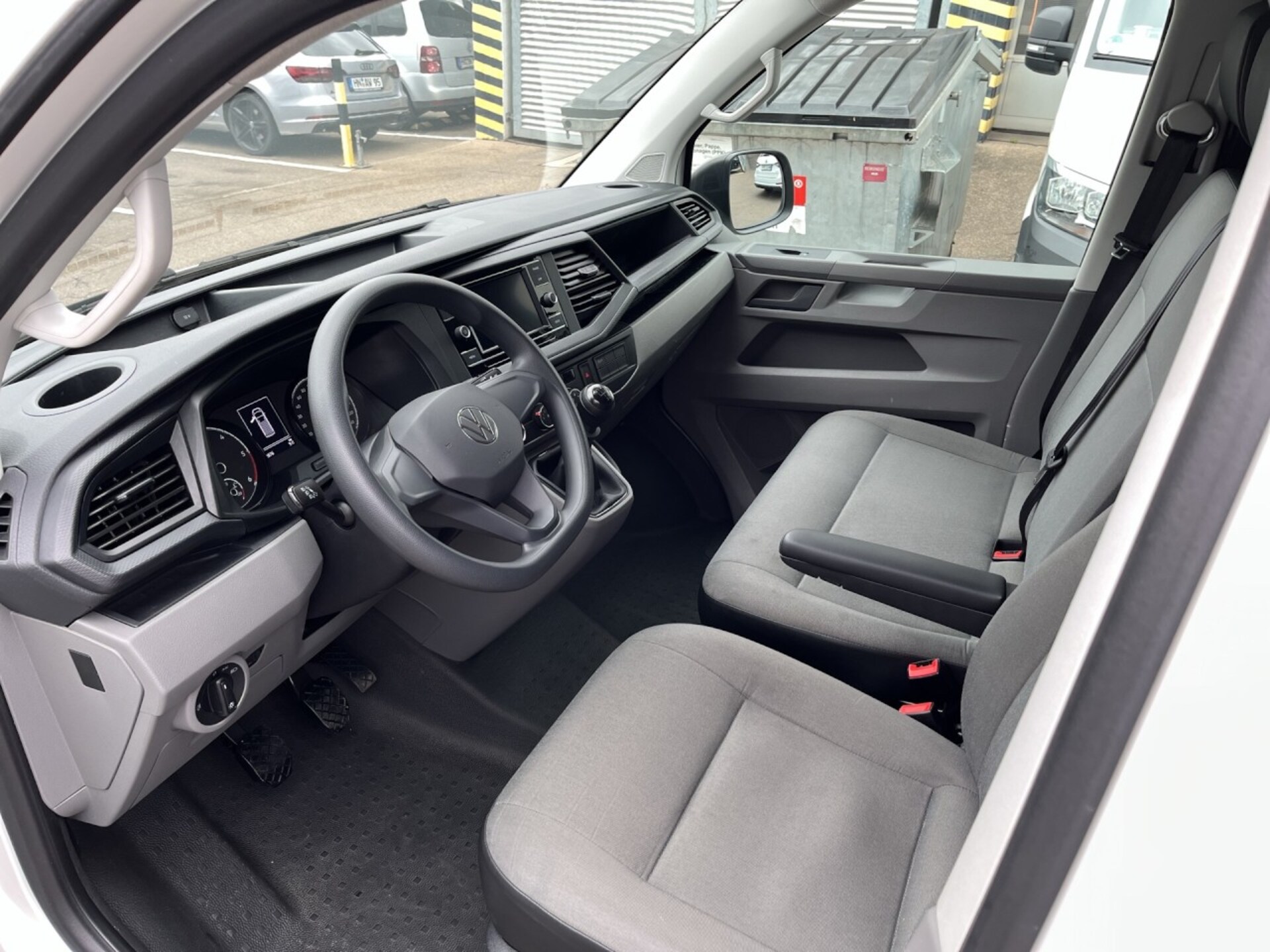Volkswagen T6.1 Transporter Kasten langer Radstand