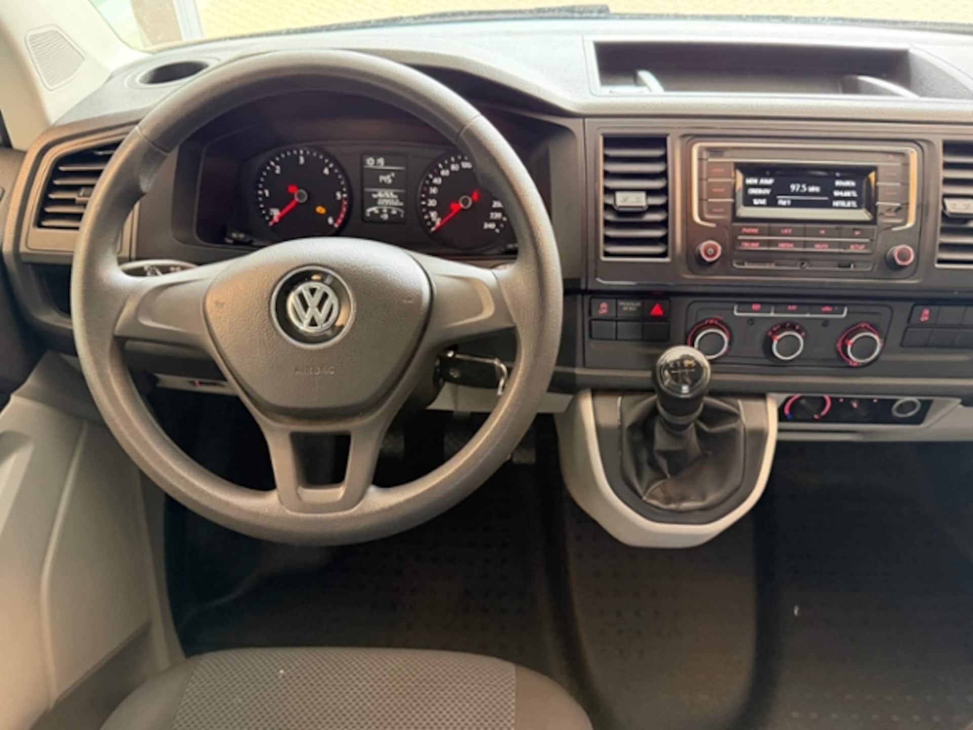 Volkswagen T6 Transporter Kombi langer Radstand