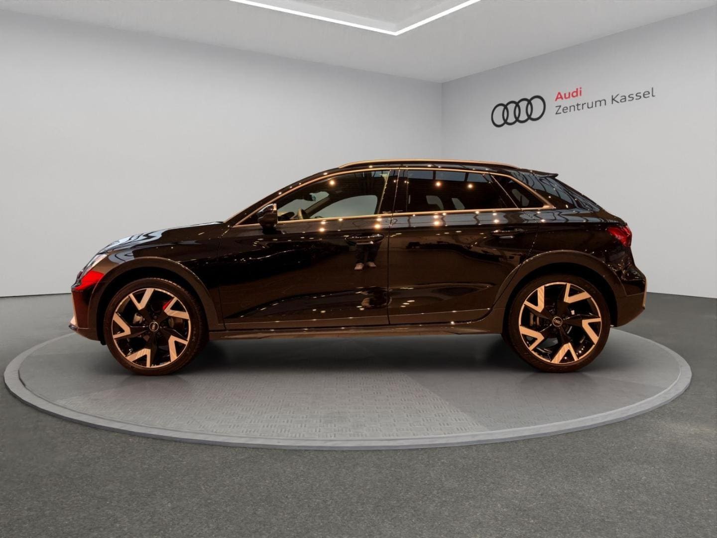 Bild über Audi A3 allstreet TFSI 110 kW S tronic - für weitere Informationen kontaktieren Sie den Audi Partner