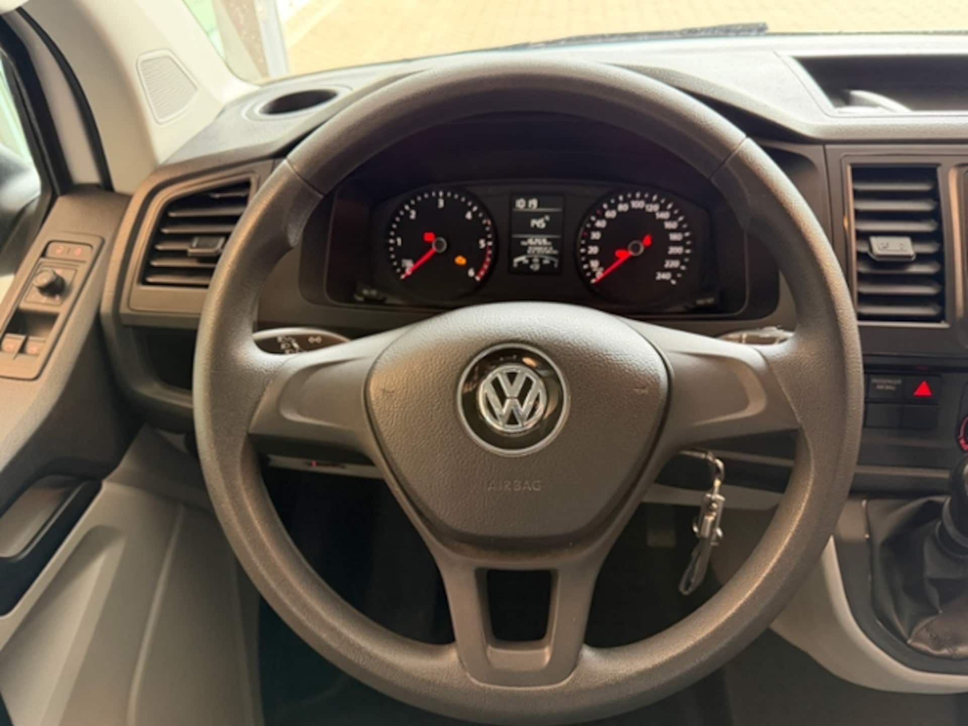 Volkswagen T6 Transporter Kombi langer Radstand