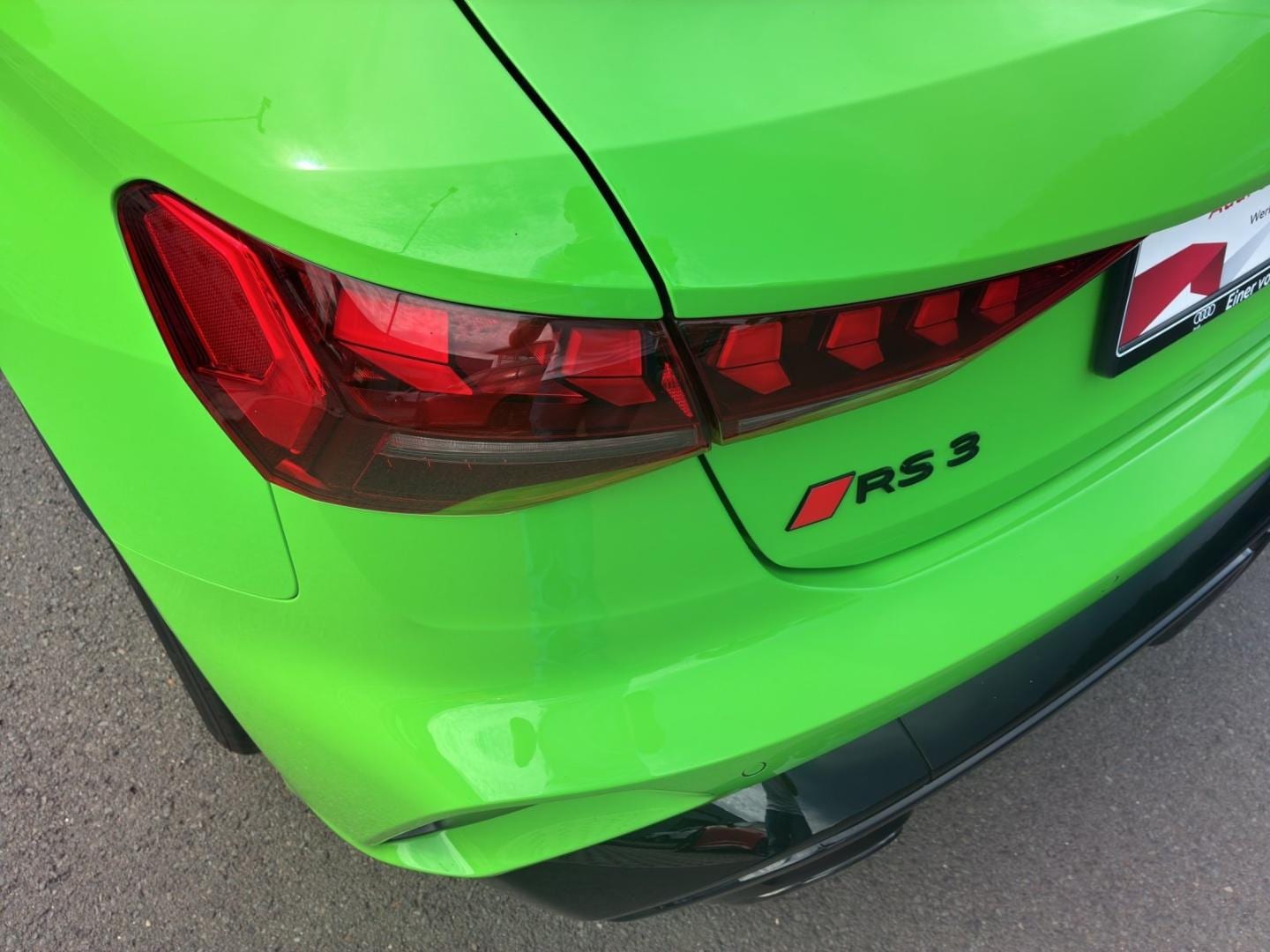 Bild über Audi RS 3 Sportback TFSI quattro S tronic - für weitere Informationen kontaktieren Sie den Audi Partner