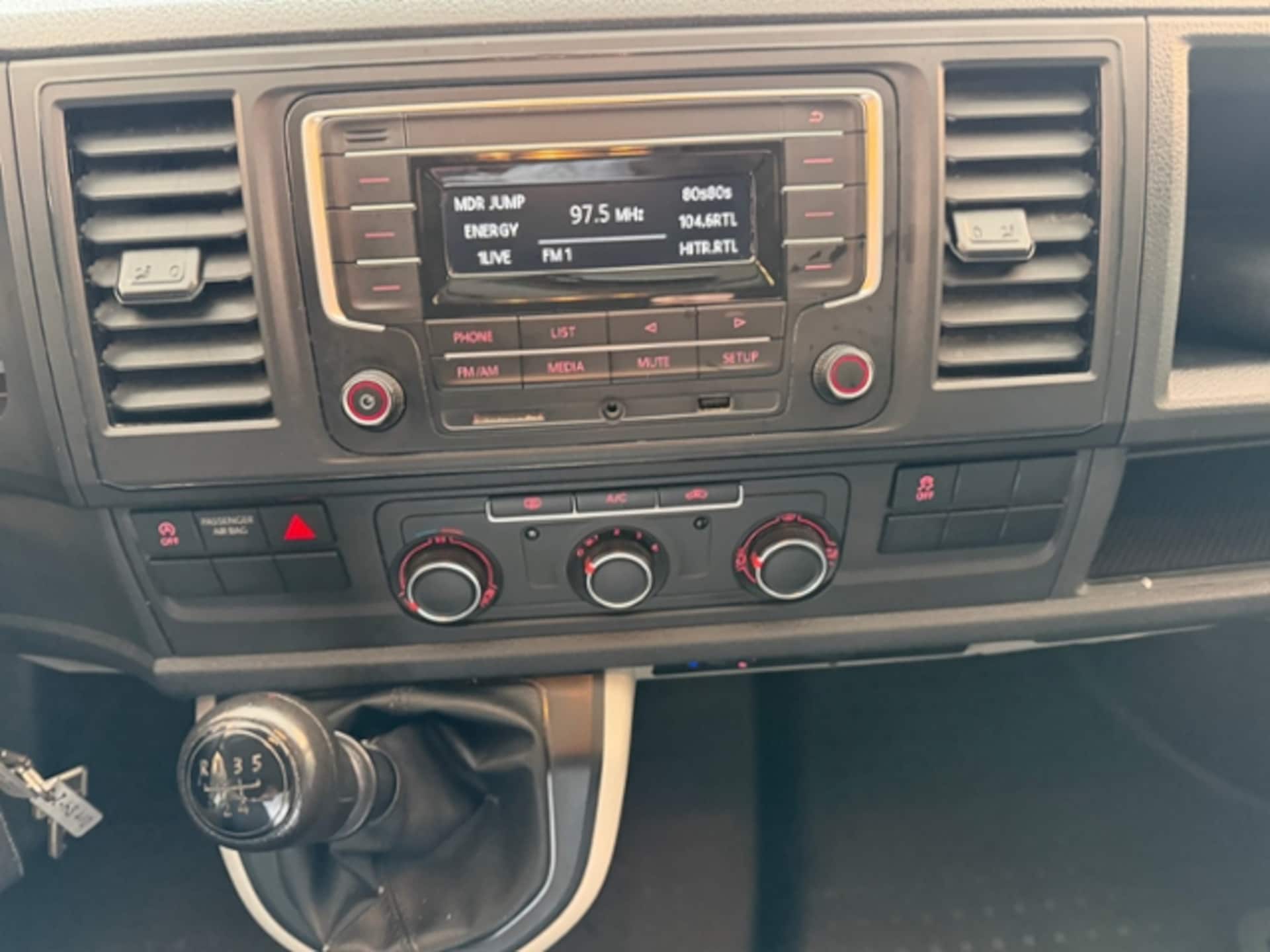 Volkswagen T6 Transporter Kombi langer Radstand