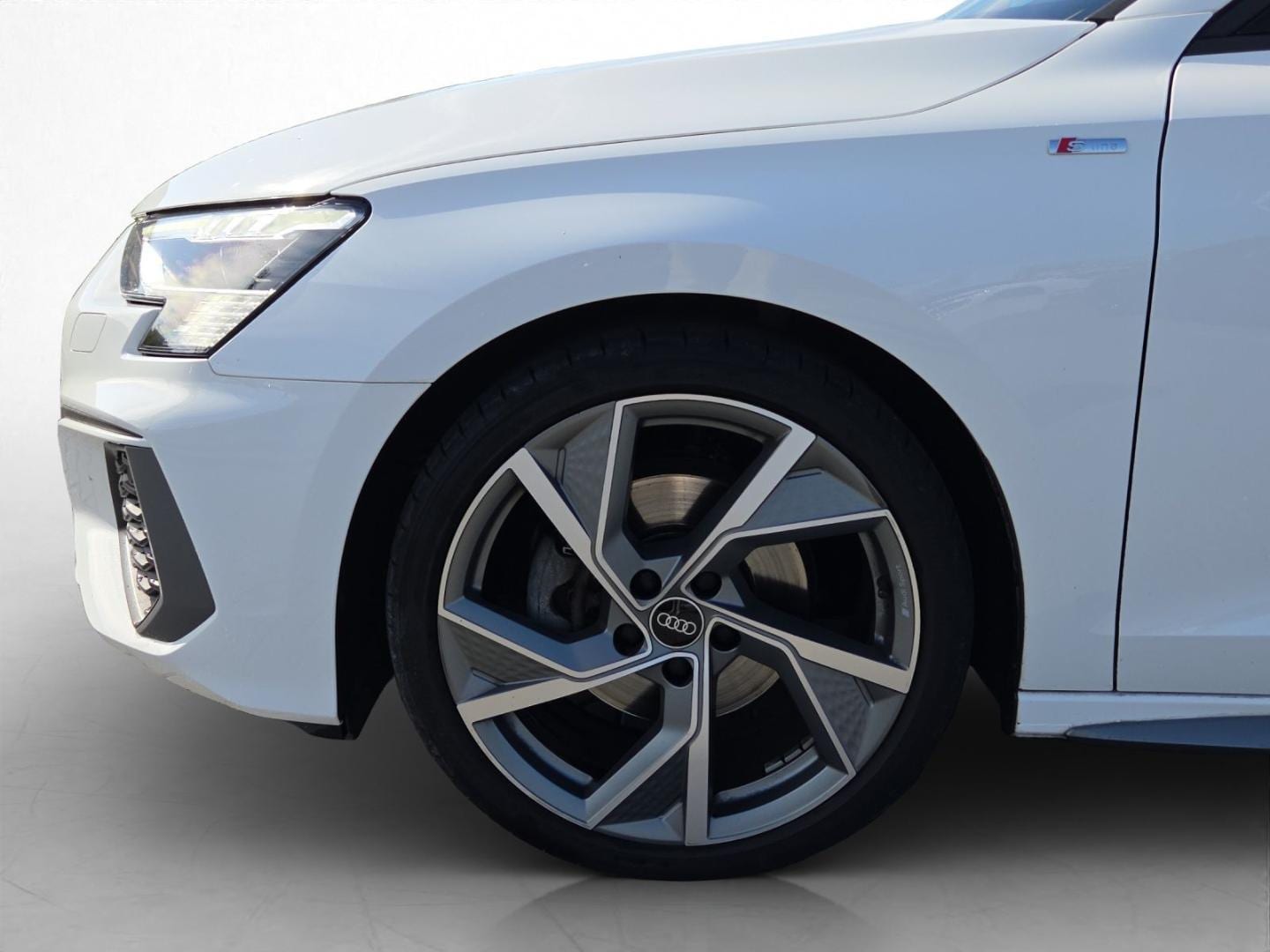 Bild über Audi A3 Sportback S line 40 TFSI quattro S tronic - für weitere Informationen kontaktieren Sie den Audi Partner