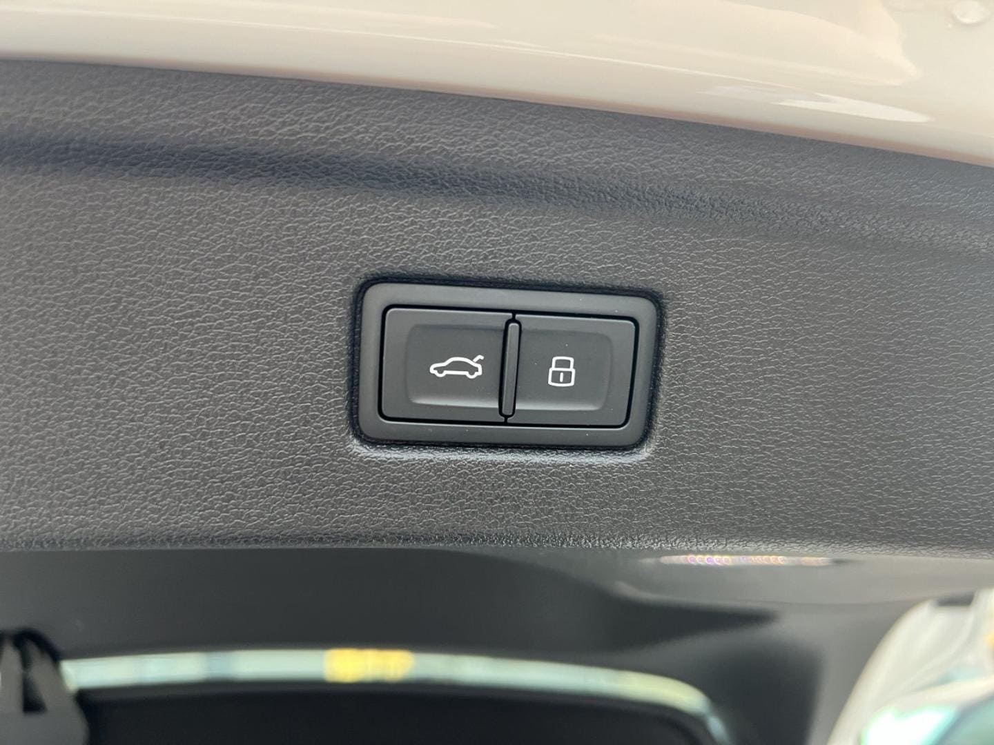 Bild über Audi A5 Sportback S line business 40 TFSI S tronic - für weitere Informationen kontaktieren Sie den Audi Partner
