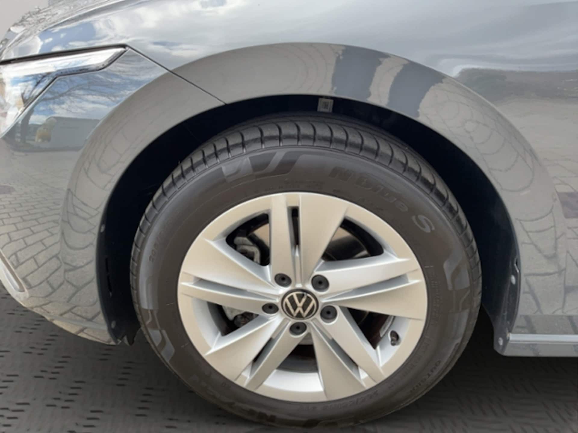 Volkswagen Golf Variant Life