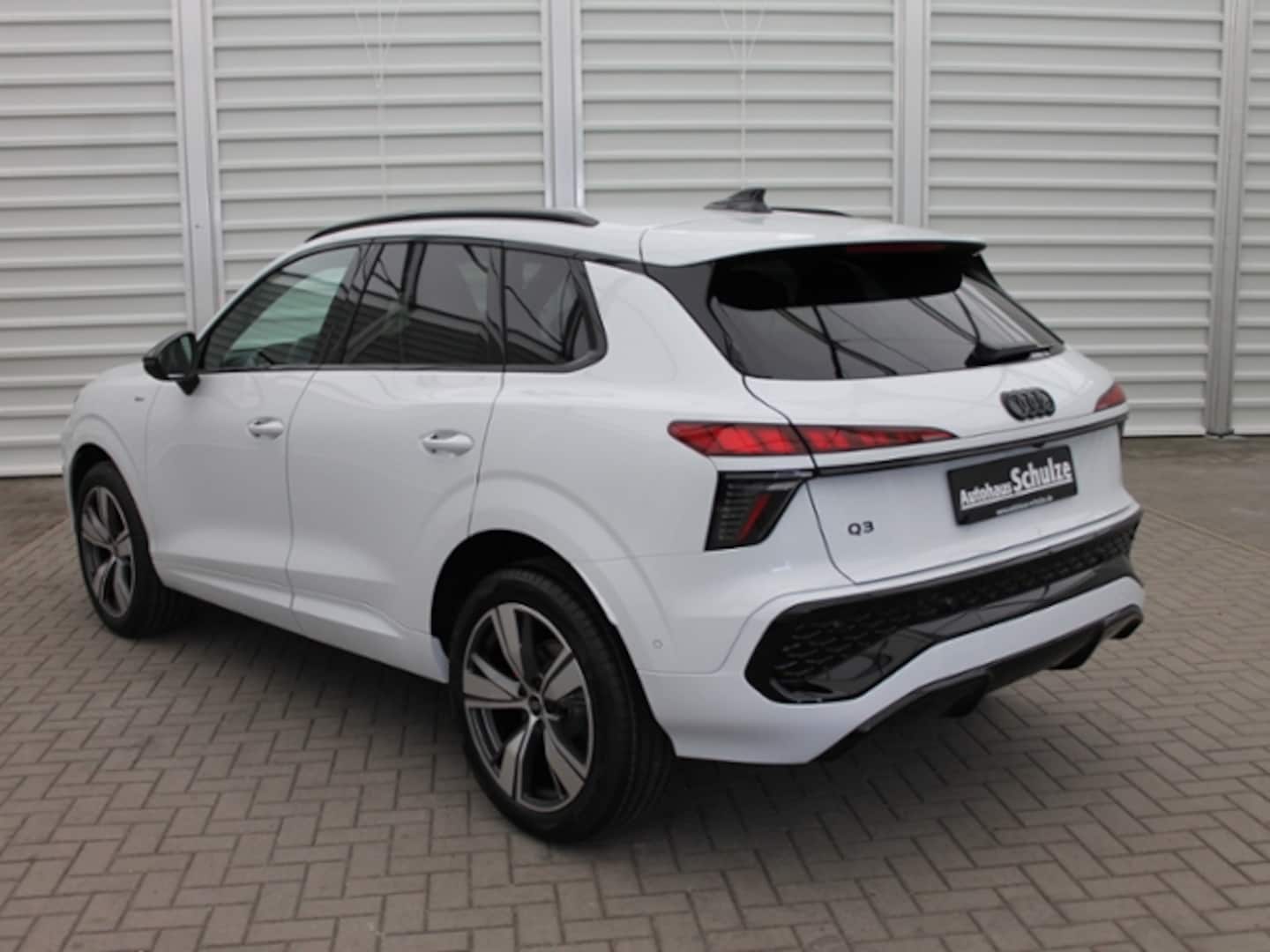Bild über Audi Q3 SUV TFSI 110 kW S tronic - für weitere Informationen kontaktieren Sie den Audi Partner