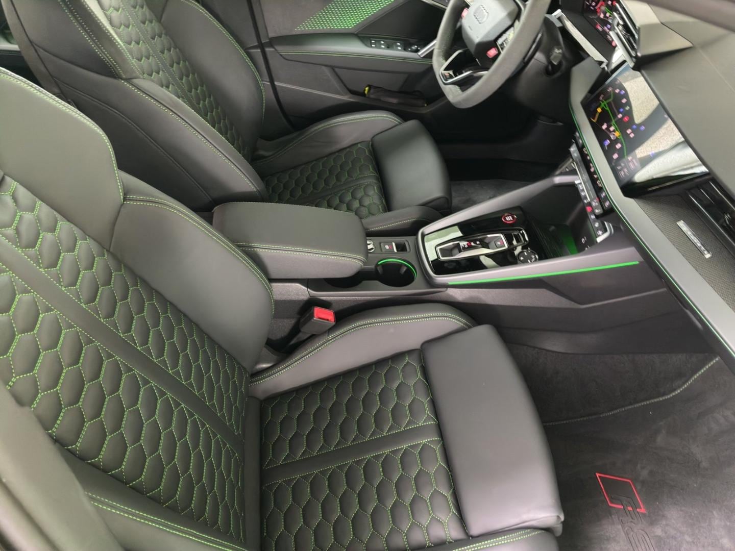 Bild über Audi RS 3 Sportback TFSI quattro S tronic - für weitere Informationen kontaktieren Sie den Audi Partner