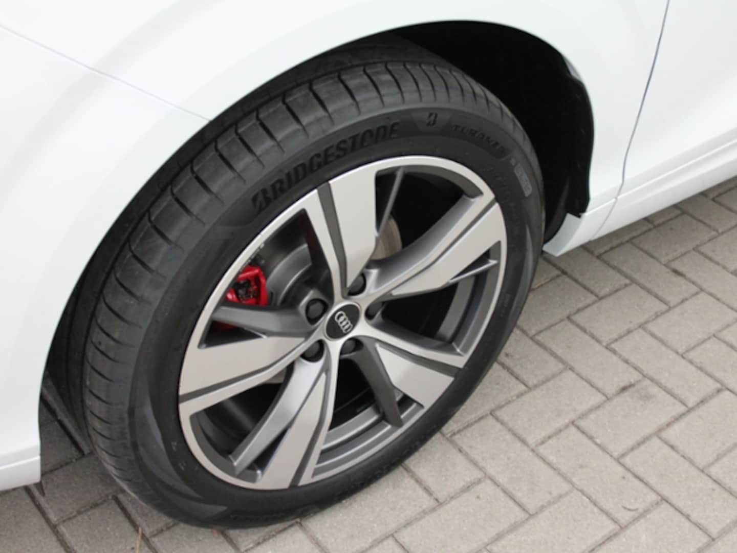 Bild über Audi Q3 SUV TFSI 110 kW S tronic - für weitere Informationen kontaktieren Sie den Audi Partner