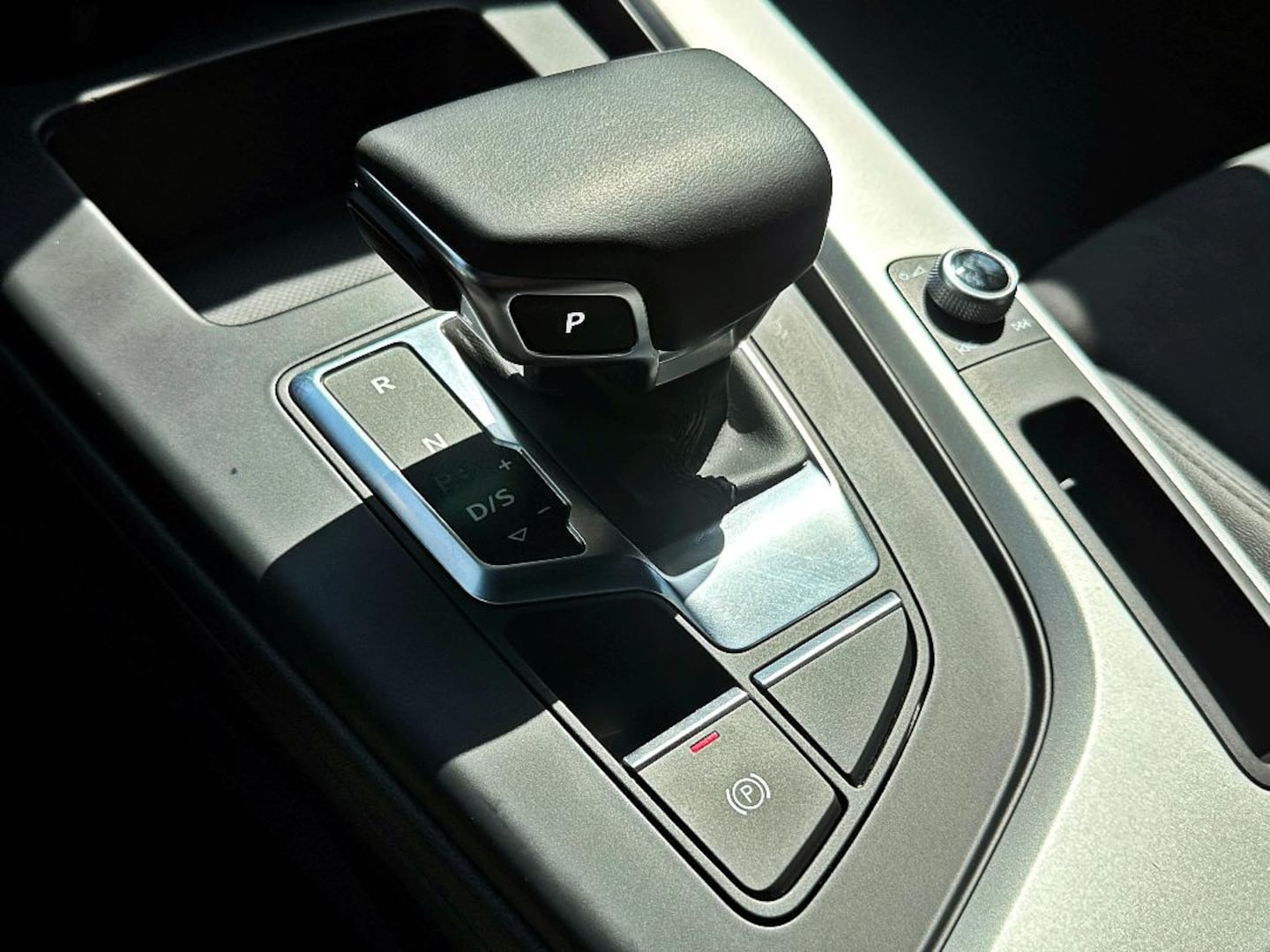 Bild über Audi A4 Avant S line 45 TFSI quattro S tronic - für weitere Informationen kontaktieren Sie den Audi Partner