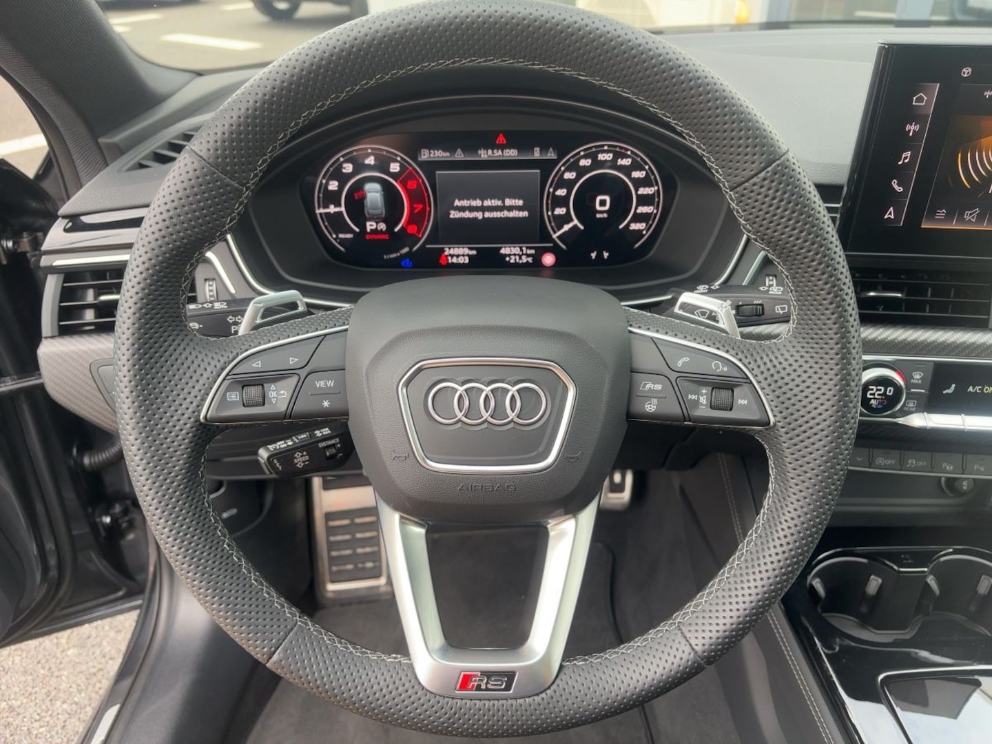 Bild über Audi RS 4 Avant TFSI quattro tiptronic - für weitere Informationen kontaktieren Sie den Audi Partner